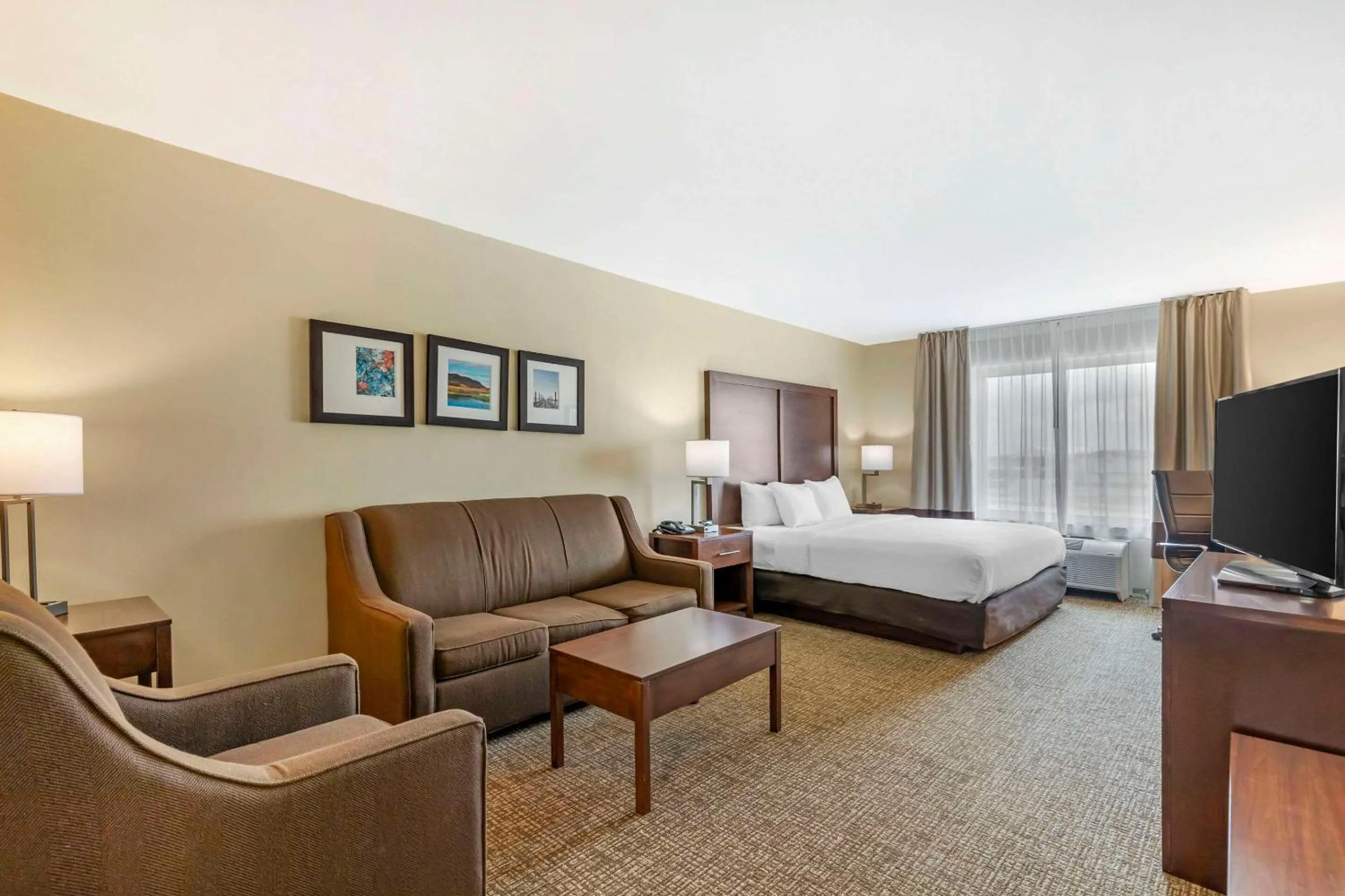 Bedroom, Bed in Comfort Inn & Suites Grinnell near I-80