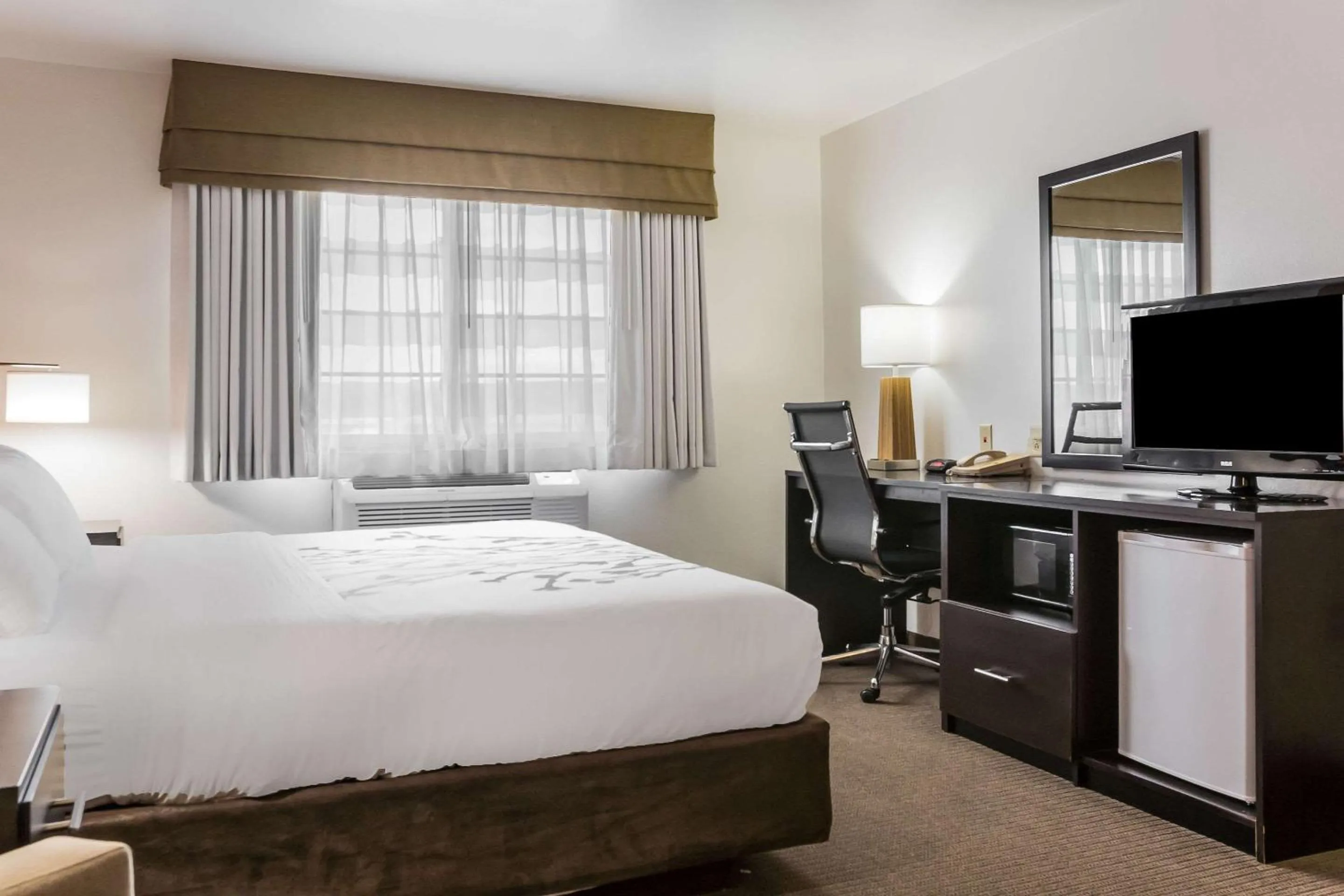 Photo of the whole room, Bed in Sleep Inn & Suites North Liberty - Liberty City