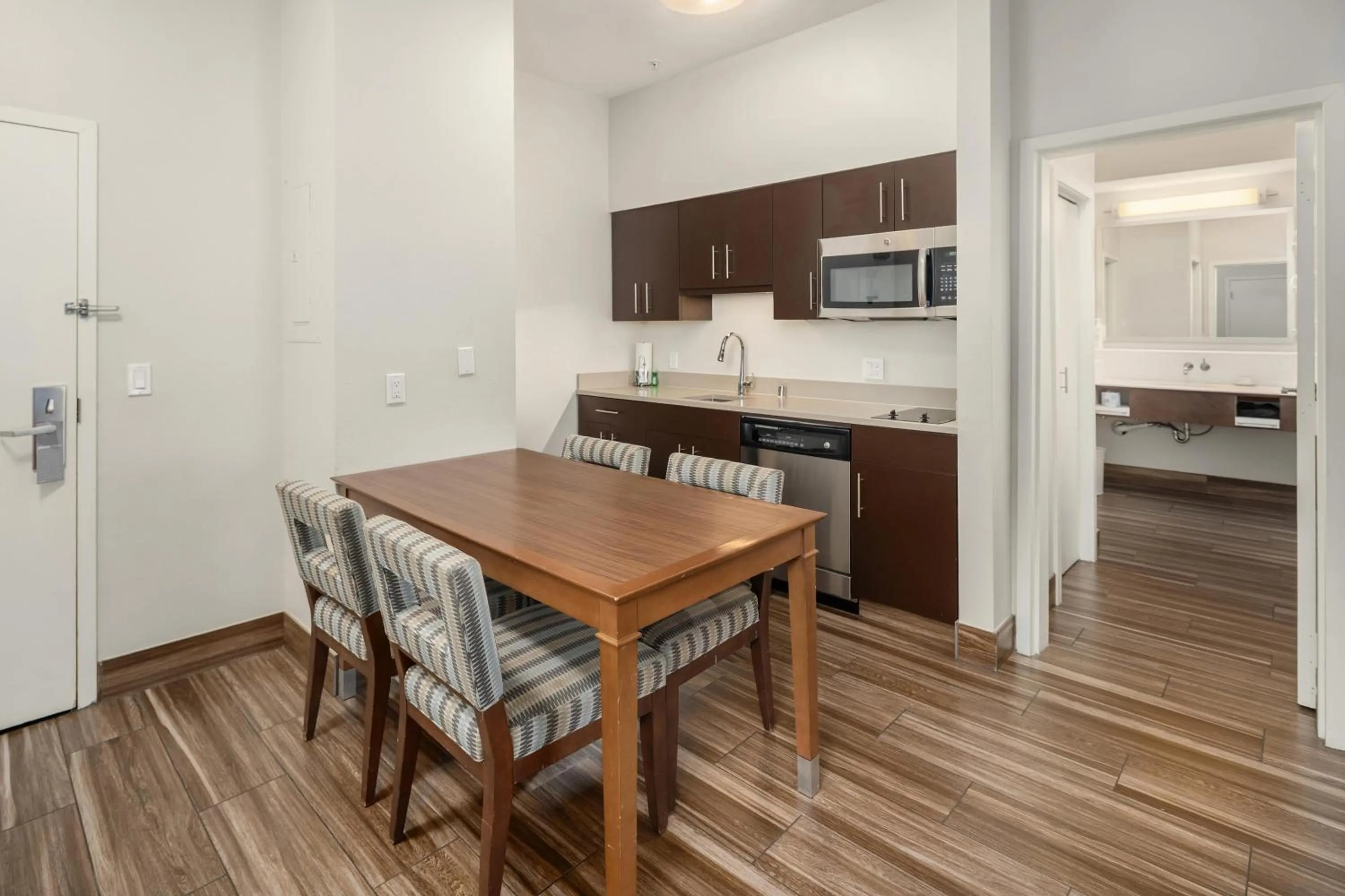Kitchen or kitchenette in Hampton Inn & Suites Seattle North/Lynnwood