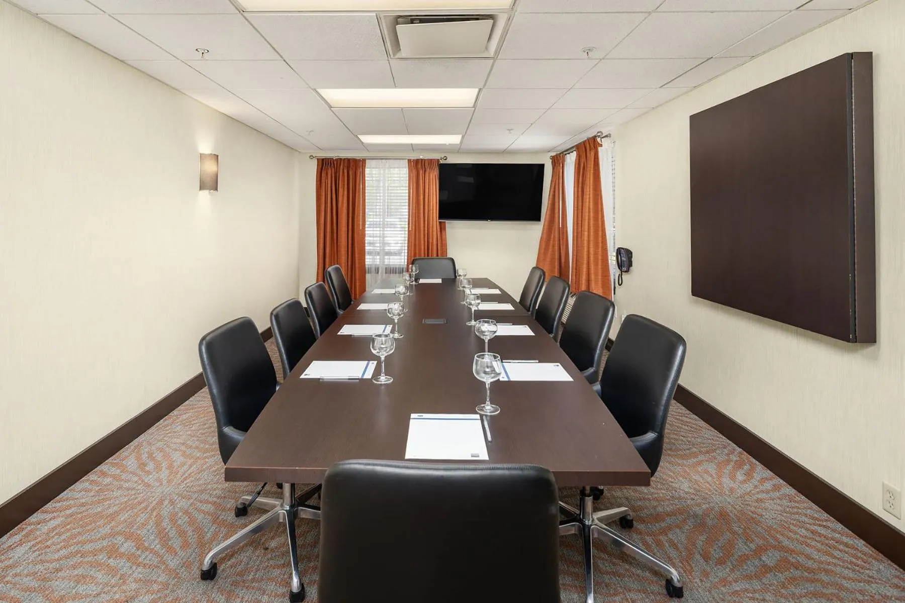 Meeting/conference room in Hampton Inn & Suites Seattle North/Lynnwood