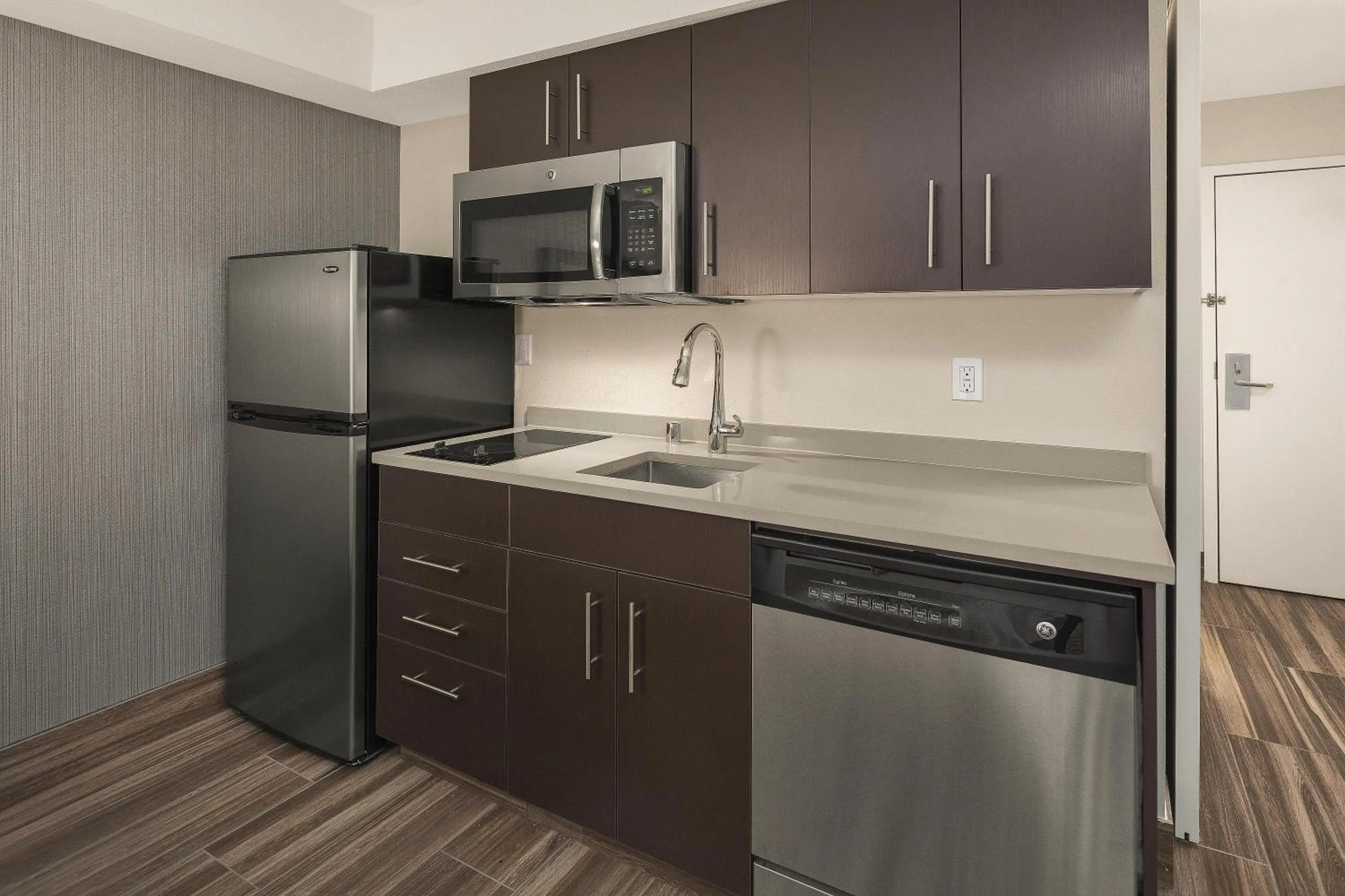 Kitchen or kitchenette in Hampton Inn & Suites Seattle North/Lynnwood