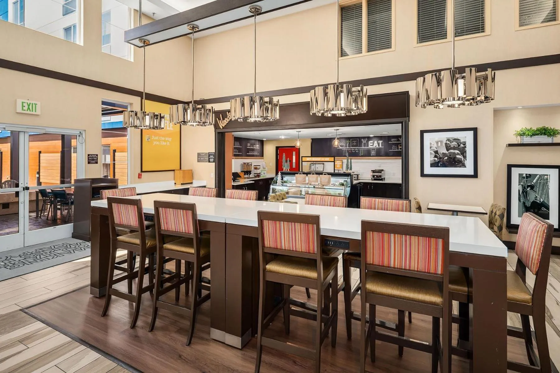 Breakfast in Hampton Inn & Suites Seattle North/Lynnwood