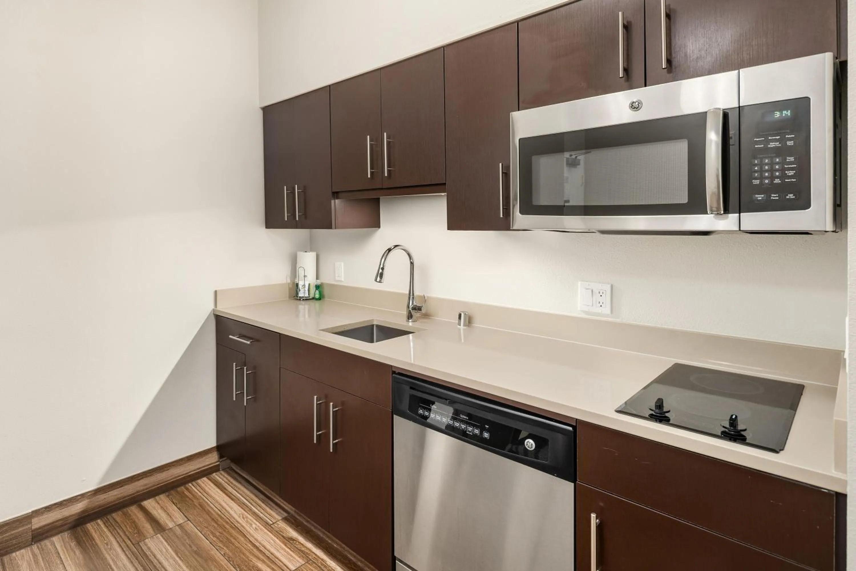 Kitchen or kitchenette in Hampton Inn & Suites Seattle North/Lynnwood