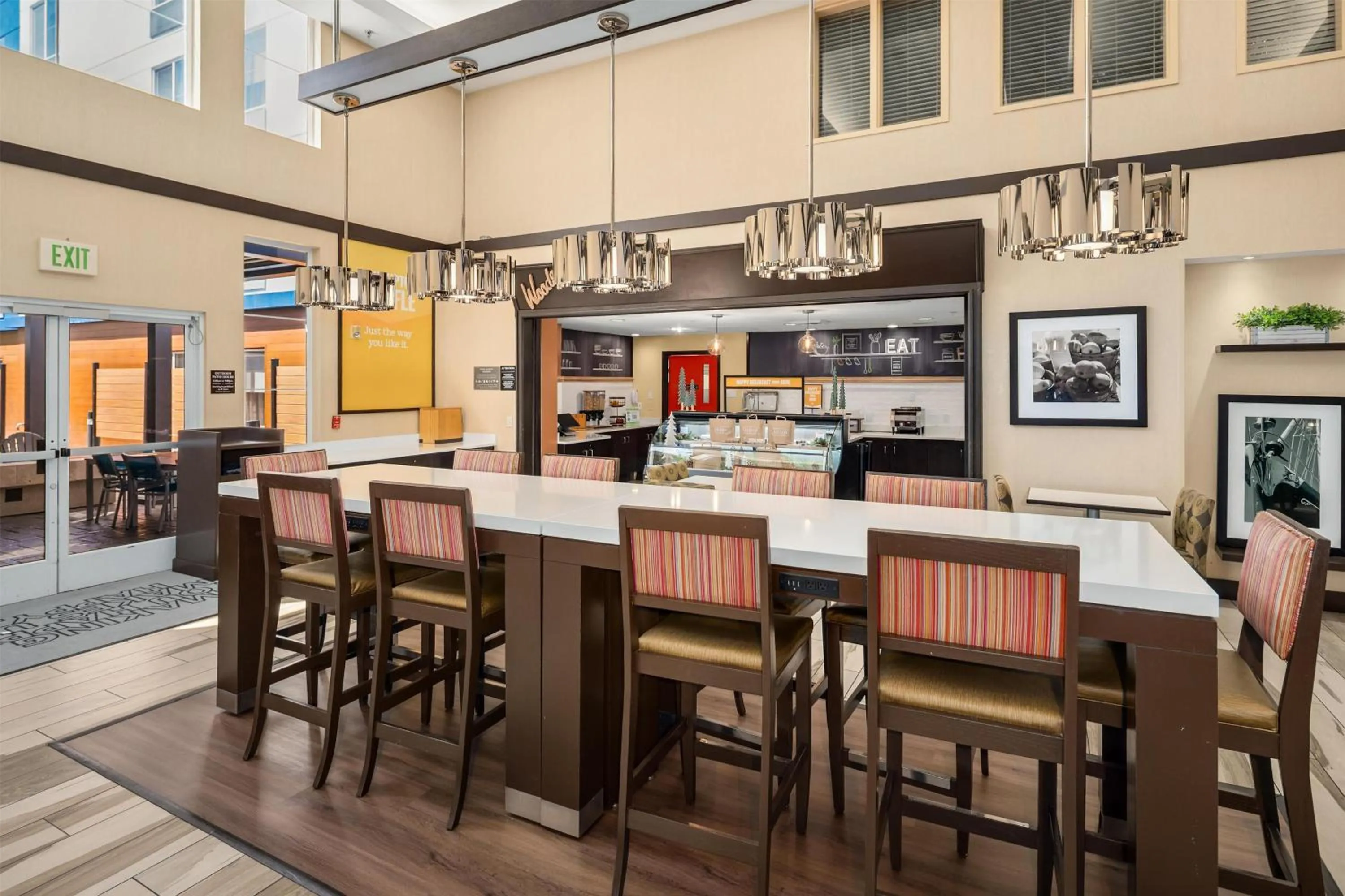 Breakfast in Hampton Inn & Suites Seattle North/Lynnwood