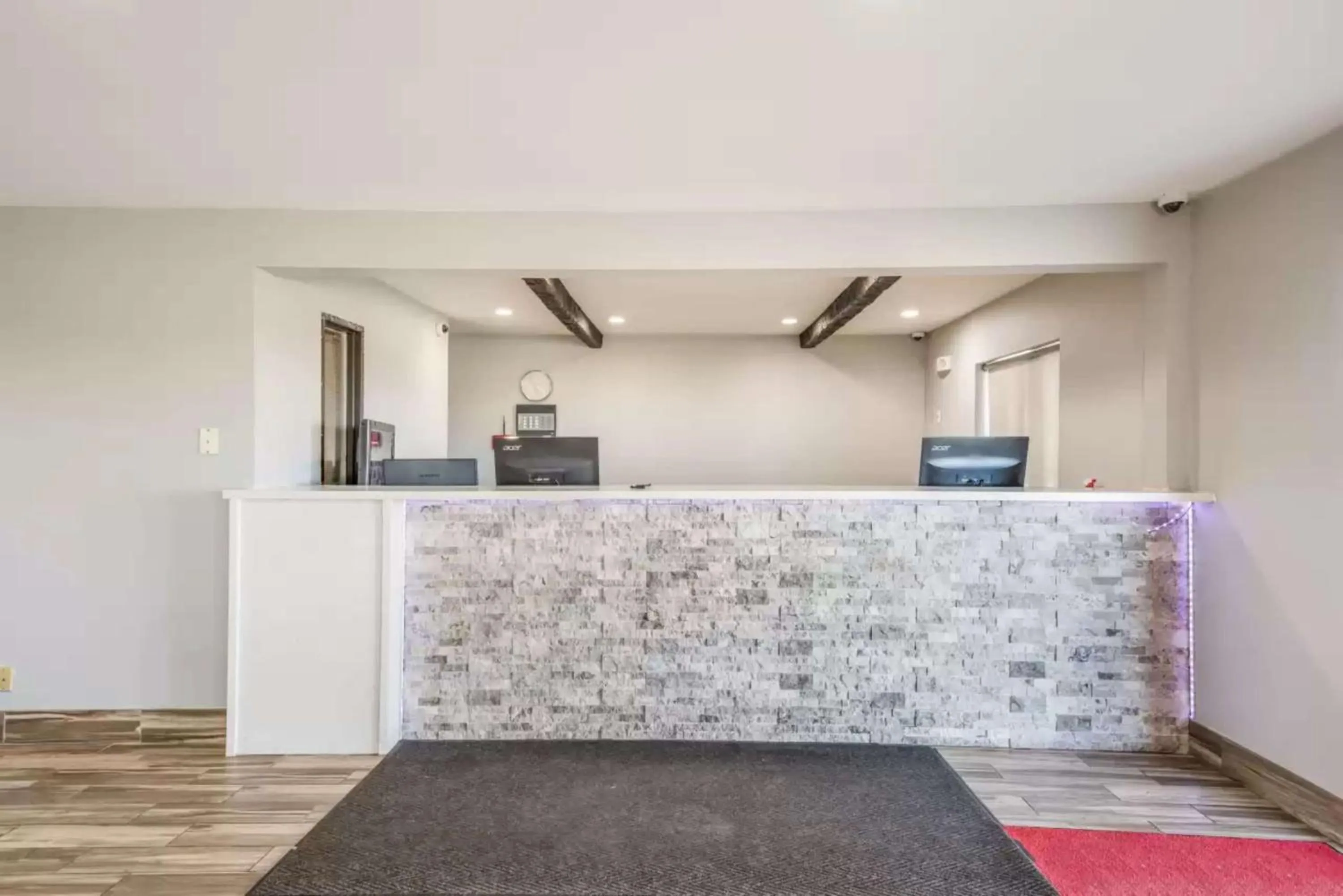 Lobby or reception in Econo Lodge Inn & Suites Des Moines