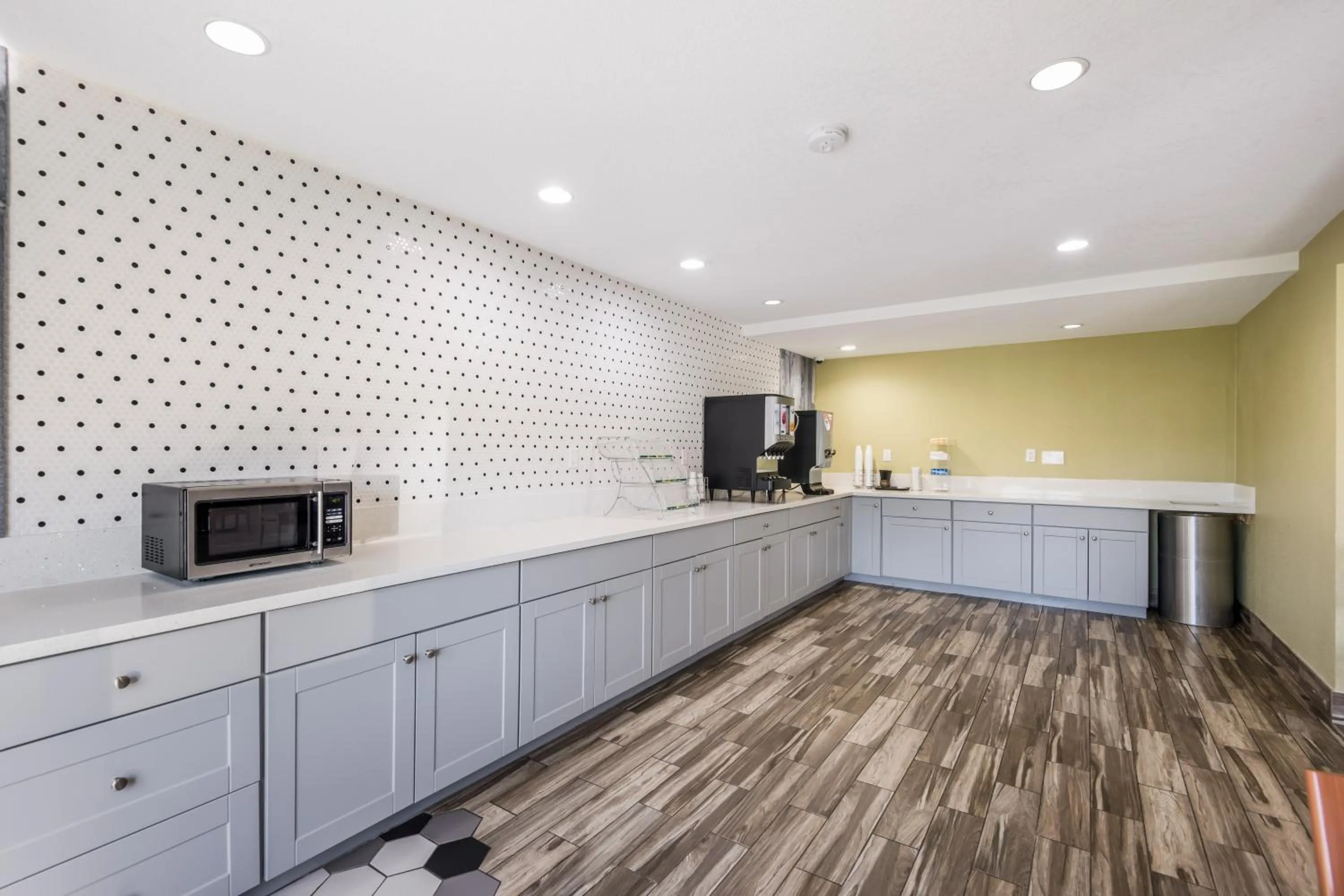 minibar in Sonesta Essential Des Moines