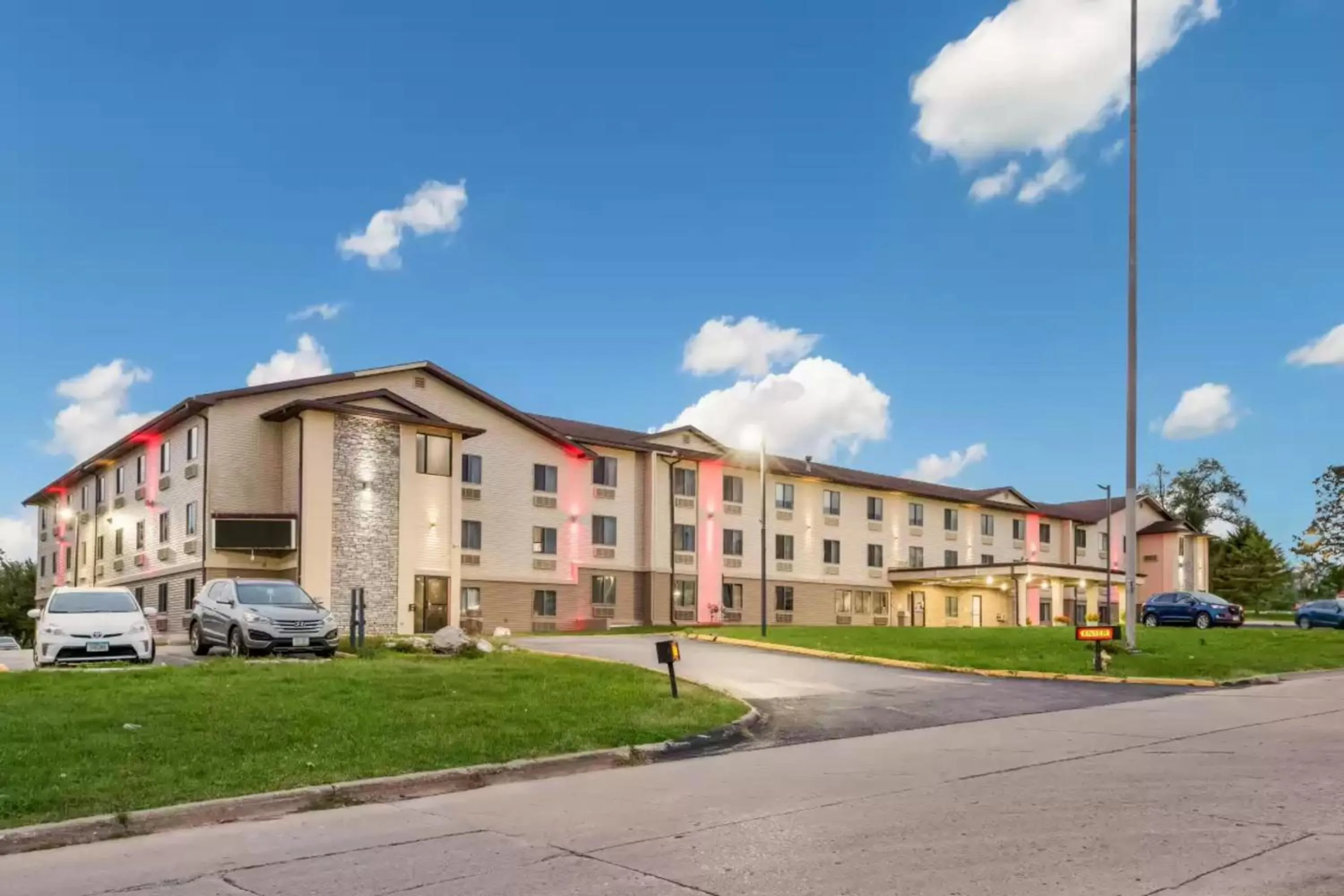 Property building in Sonesta Essential Des Moines