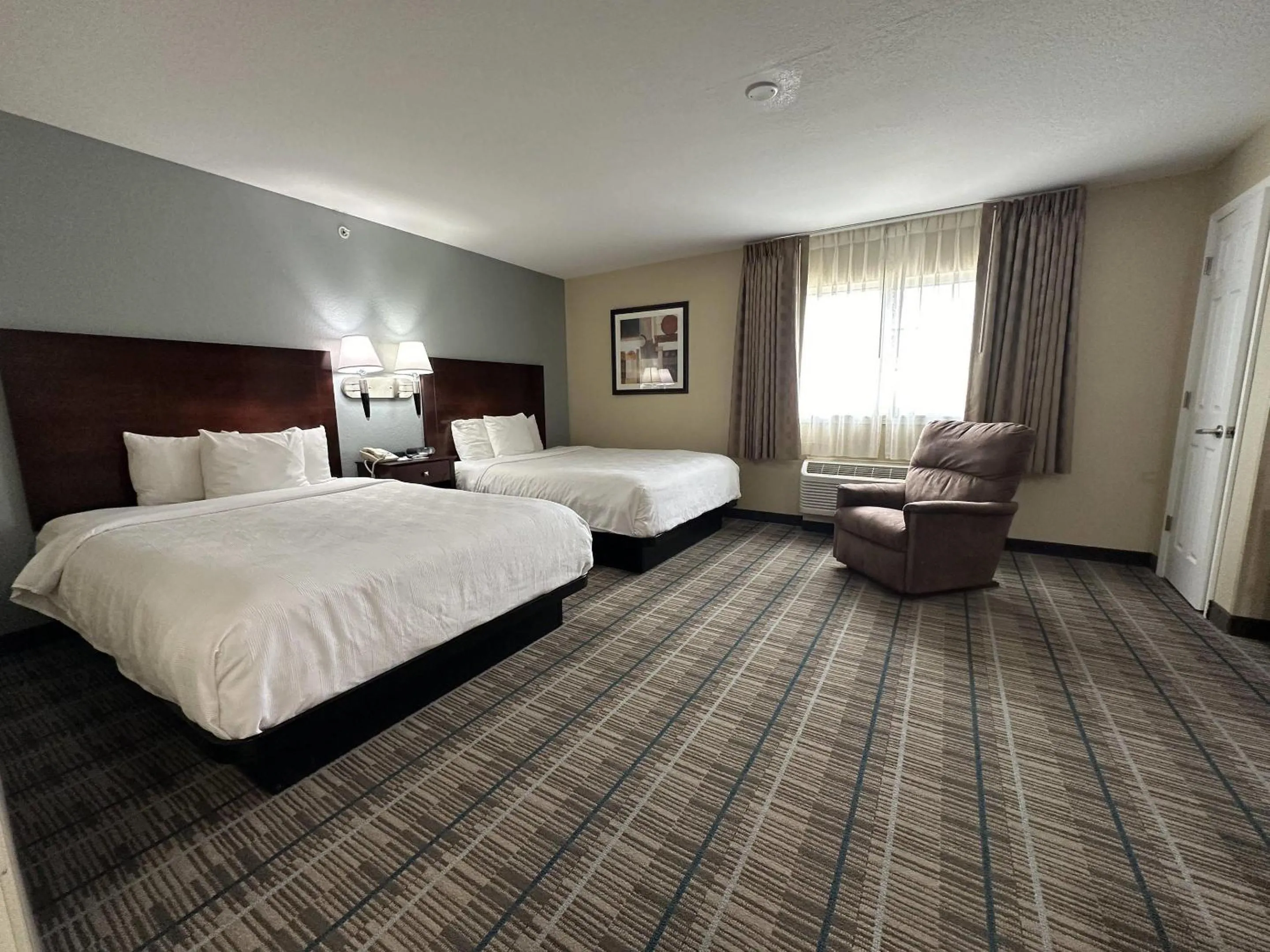 Bedroom, Bed in MainStay Suites Coralville - Iowa City