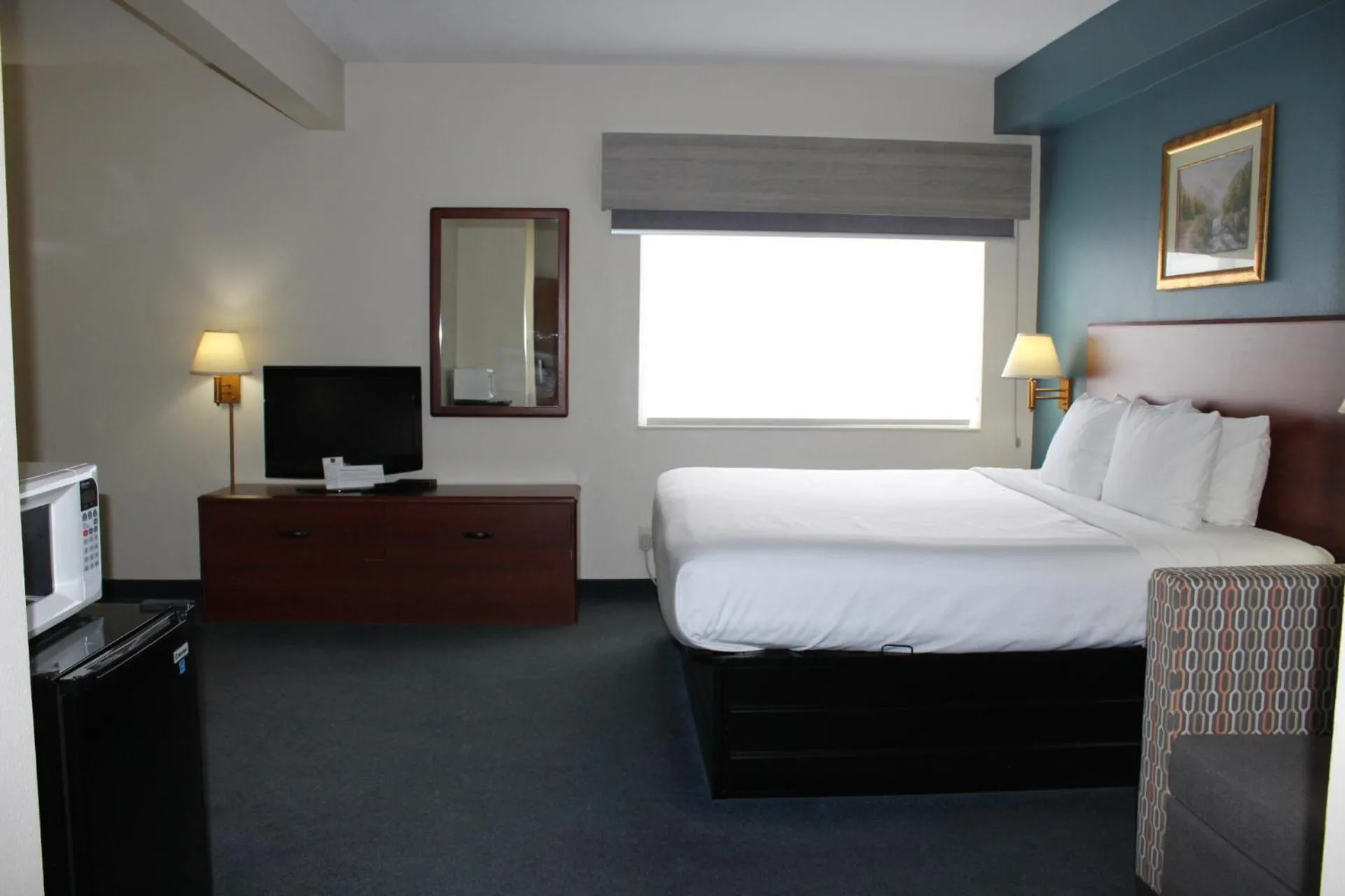 Bed in Reston Inn & Suites