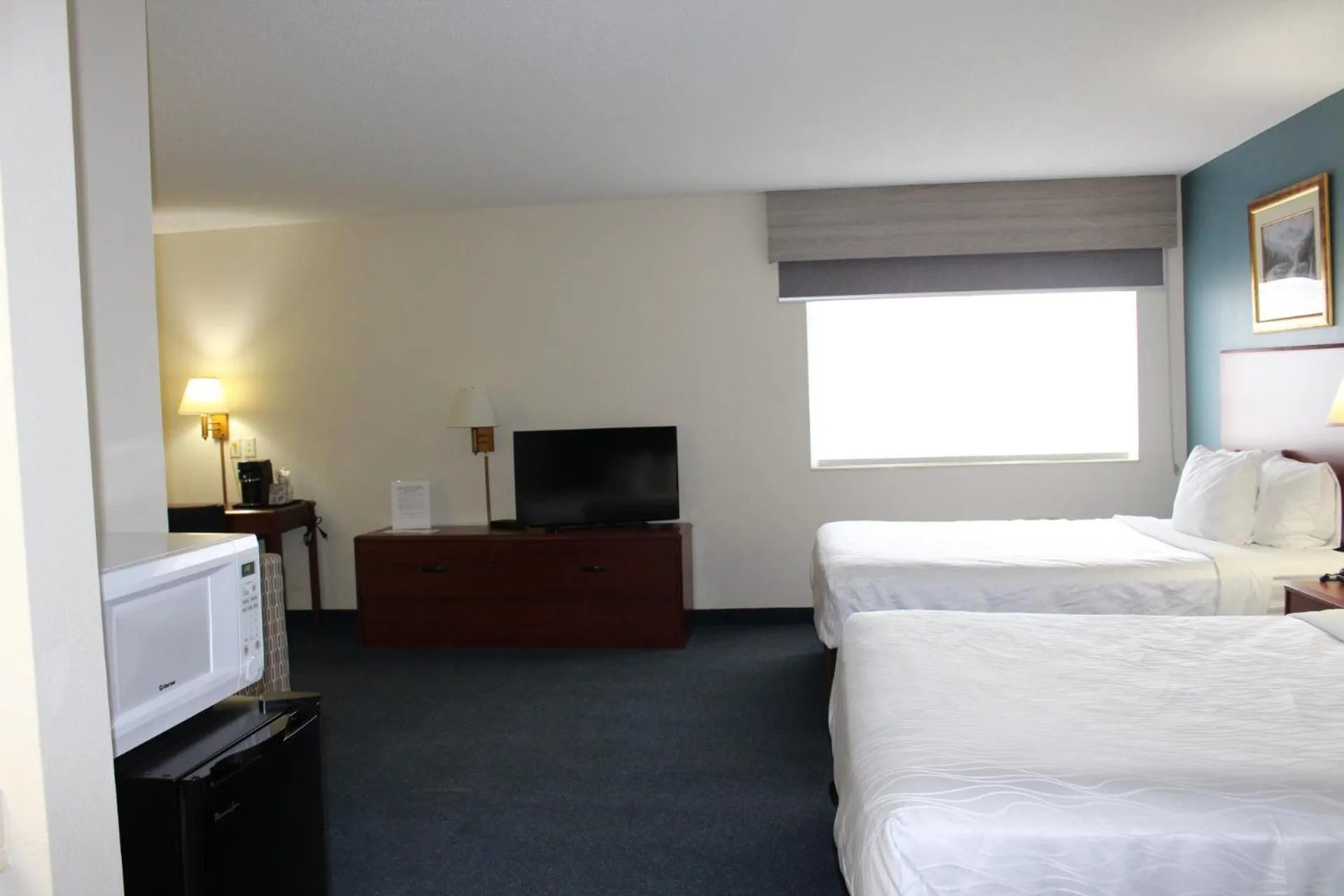 Bed in Reston Inn & Suites