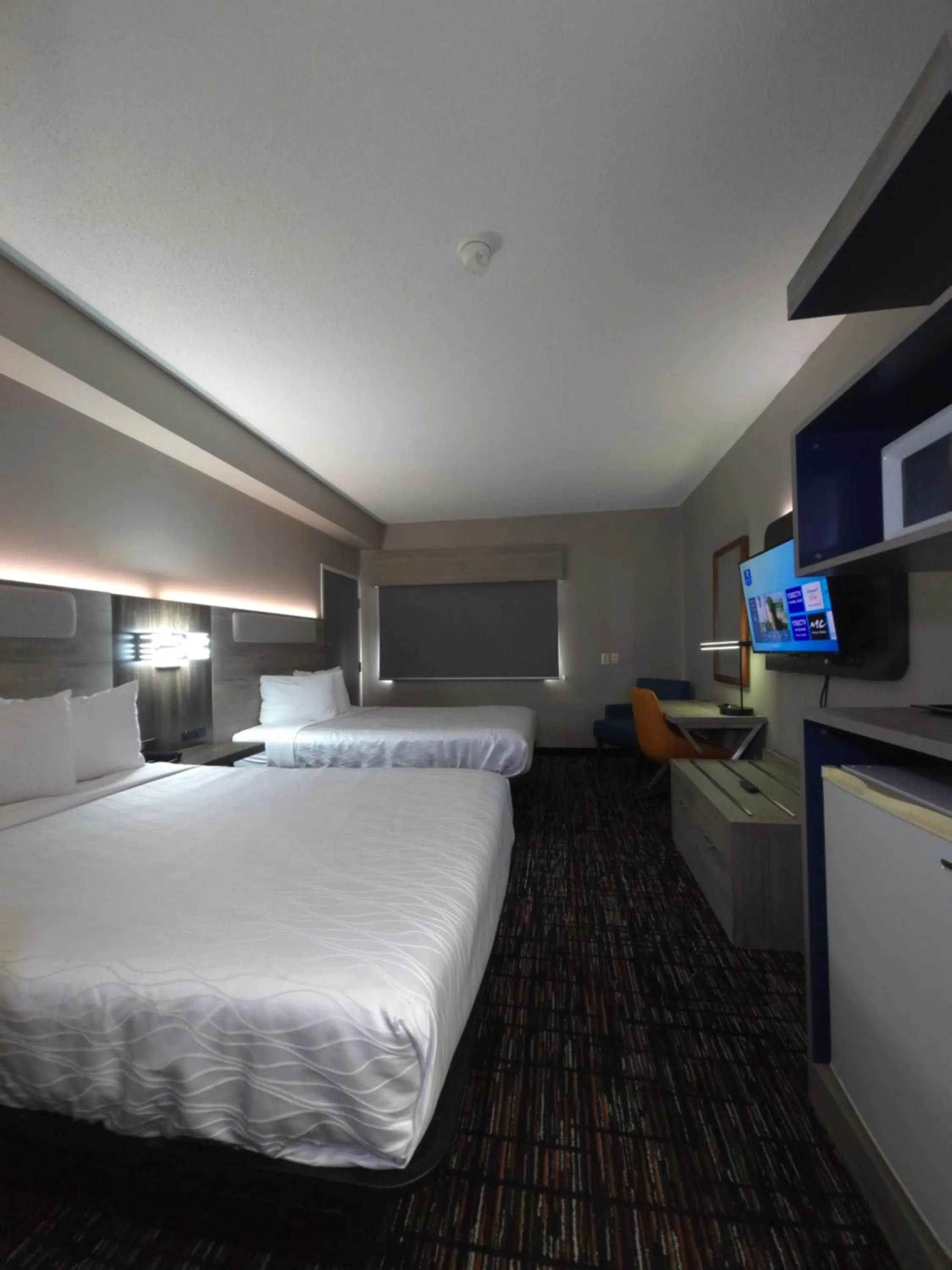 Bed in Reston Inn & Suites