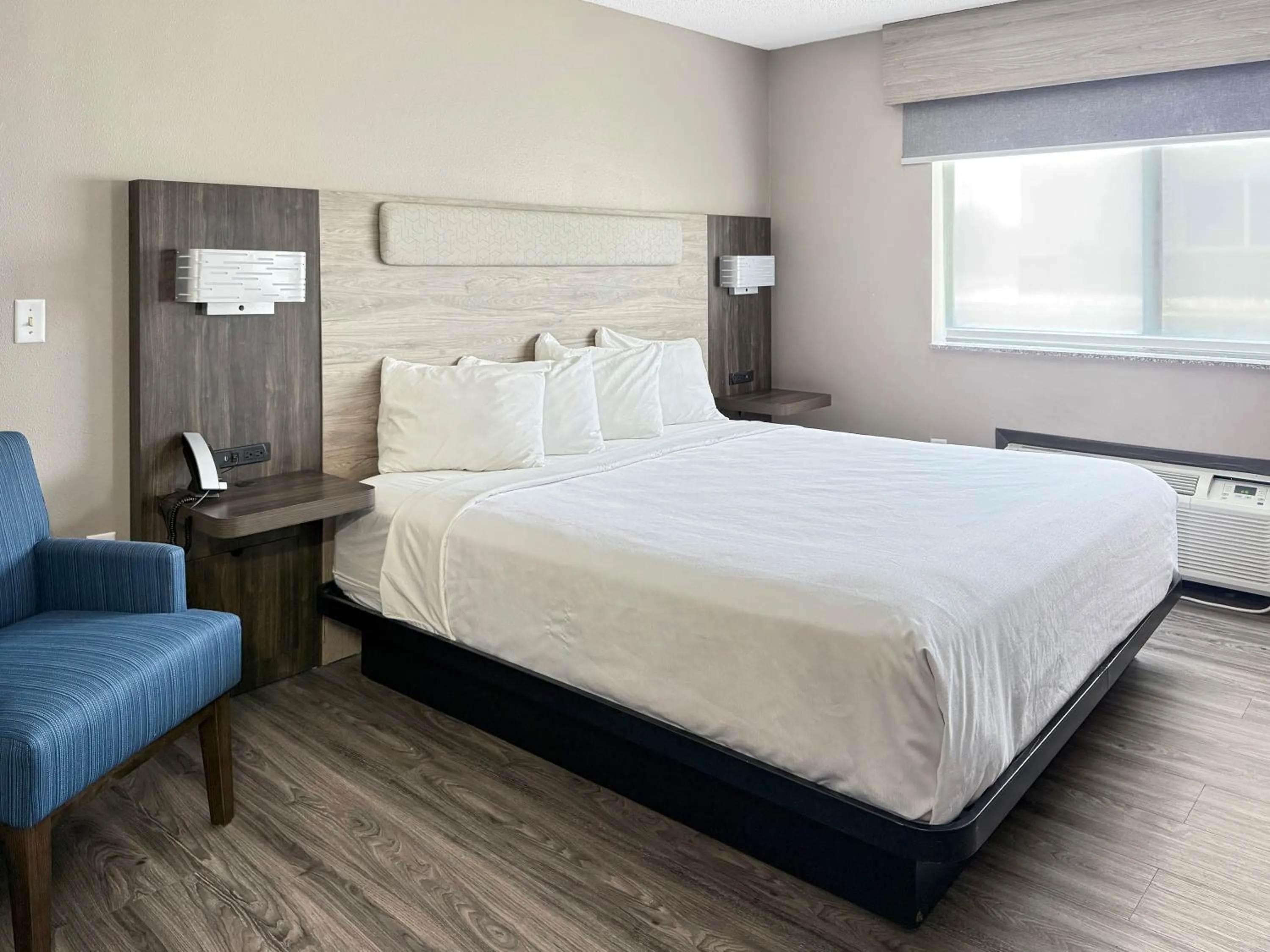 Bed in Reston Inn & Suites