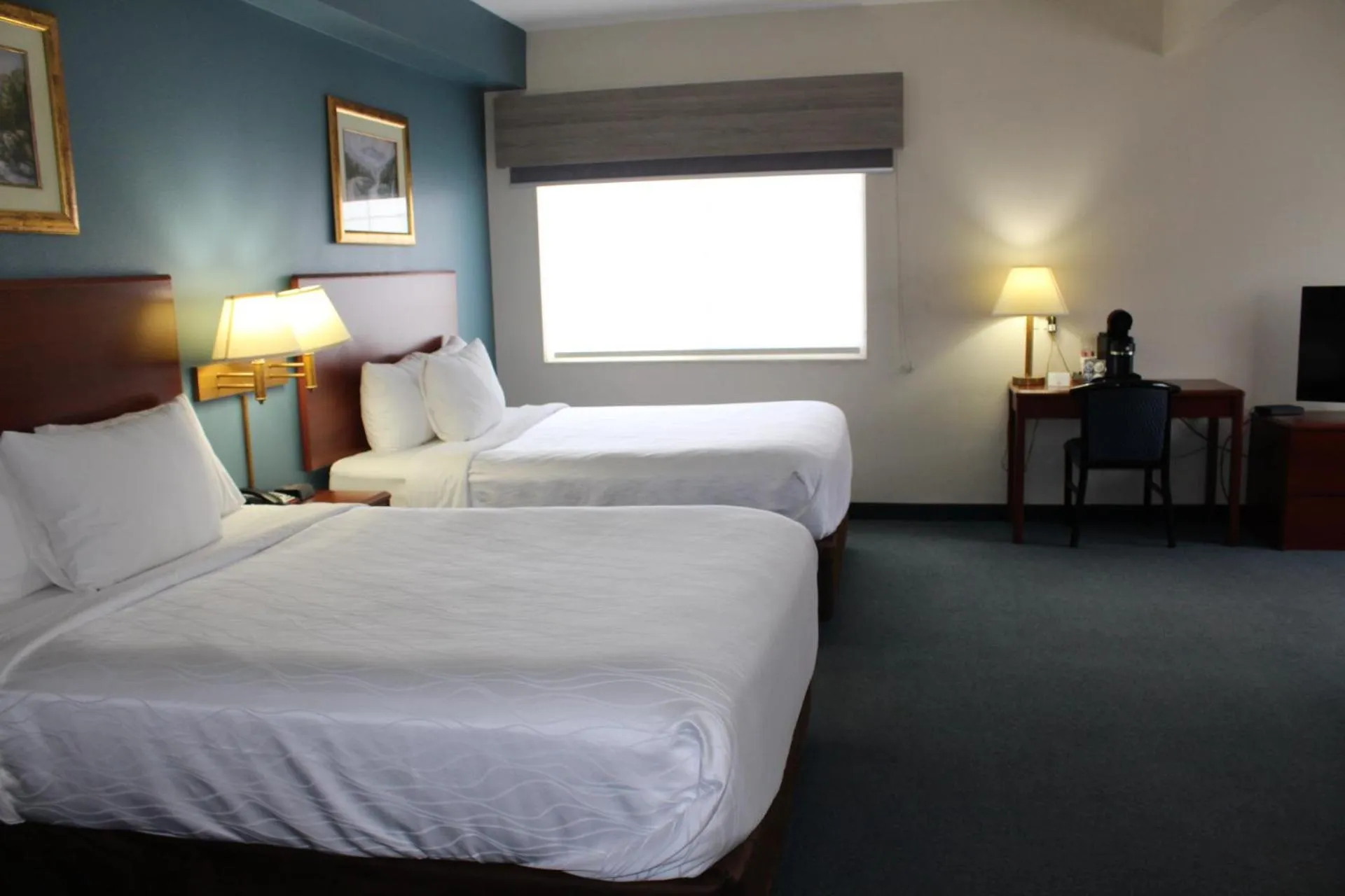 Bed in Reston Inn & Suites