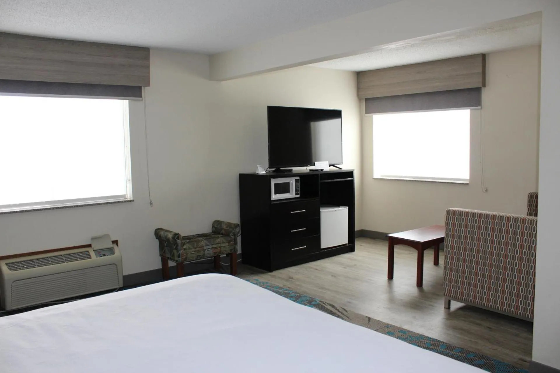 Bed in Reston Inn & Suites