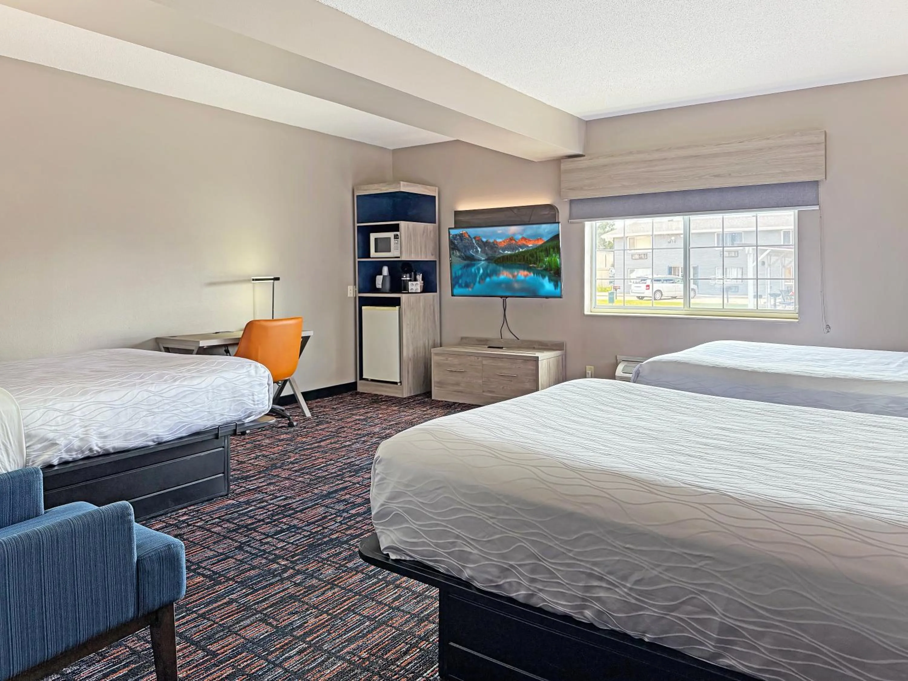 Bed in Reston Inn & Suites