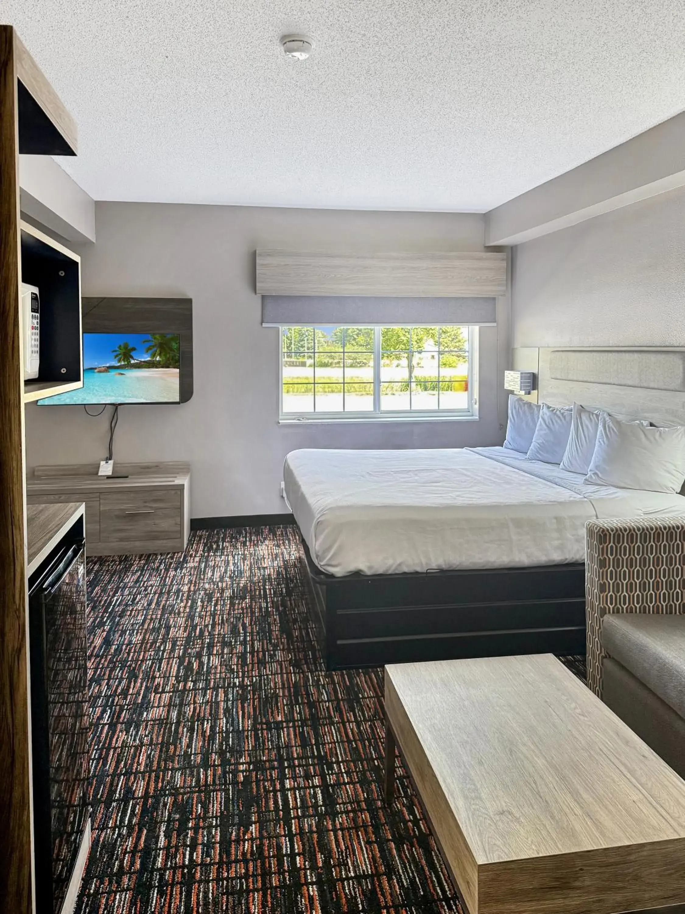 Superior King Suite in Reston Inn & Suites Superior King Suite in Reston Inn & Suites