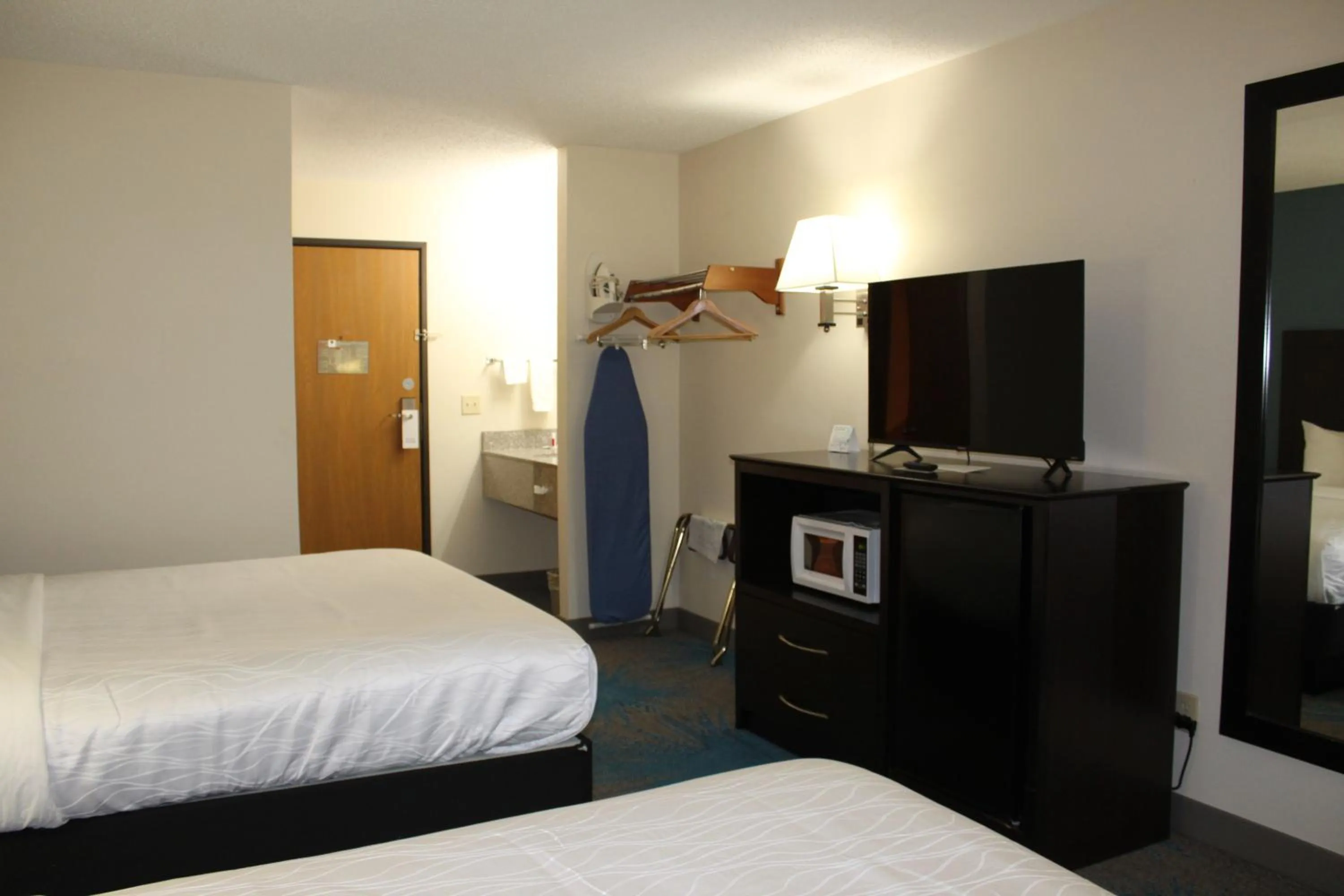 Bed in Reston Inn & Suites