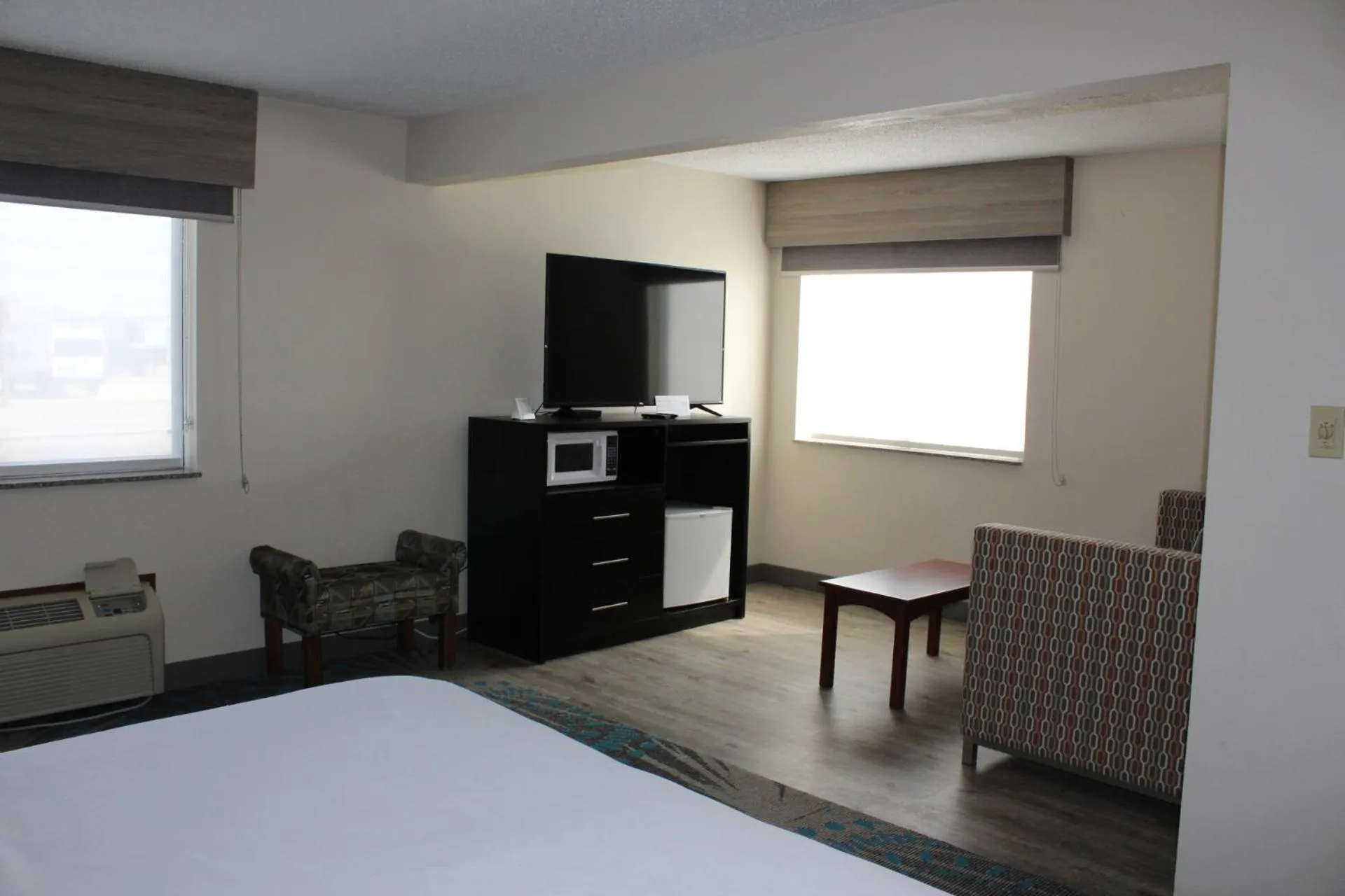 Bed in Reston Inn & Suites