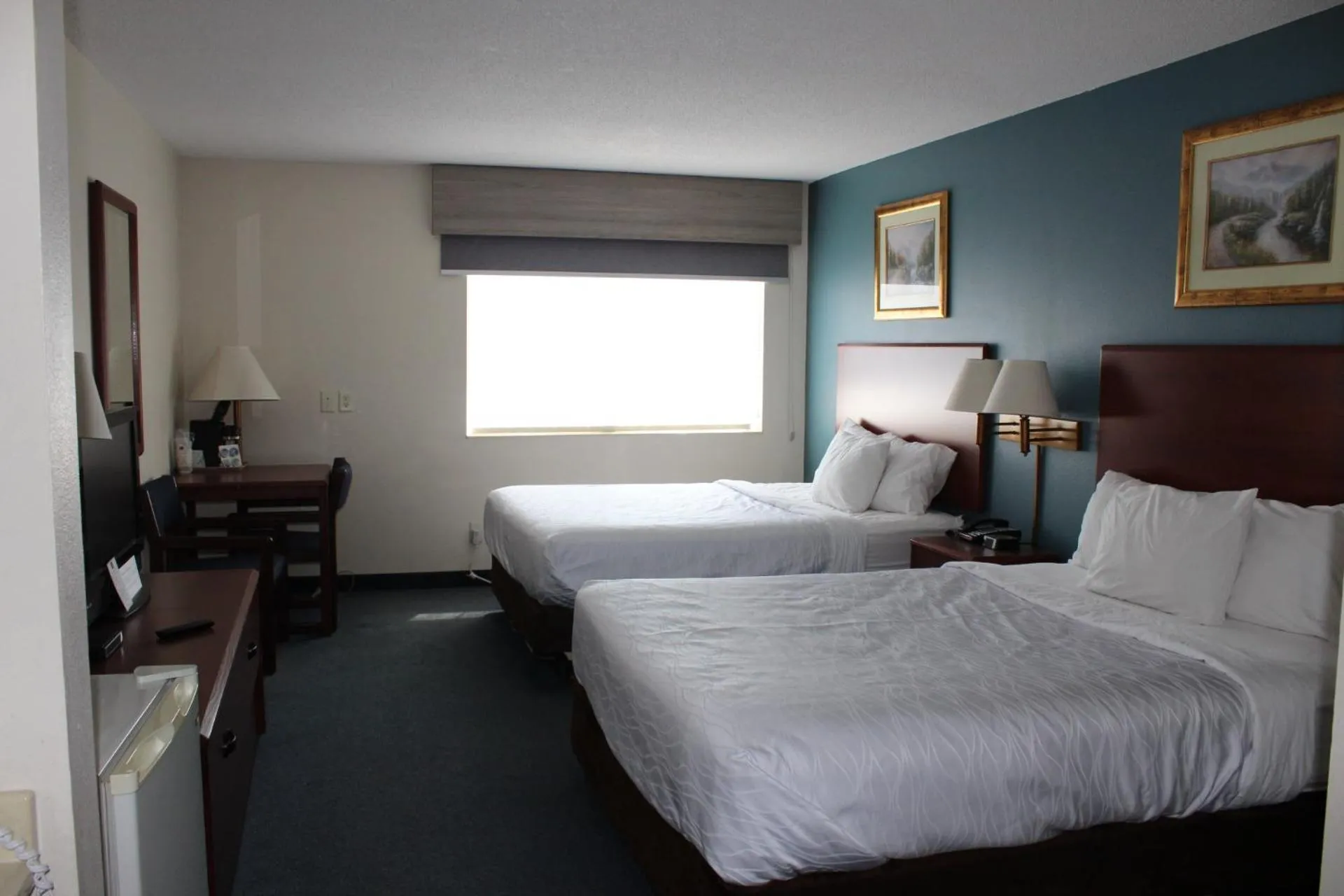 Bed in Reston Inn & Suites