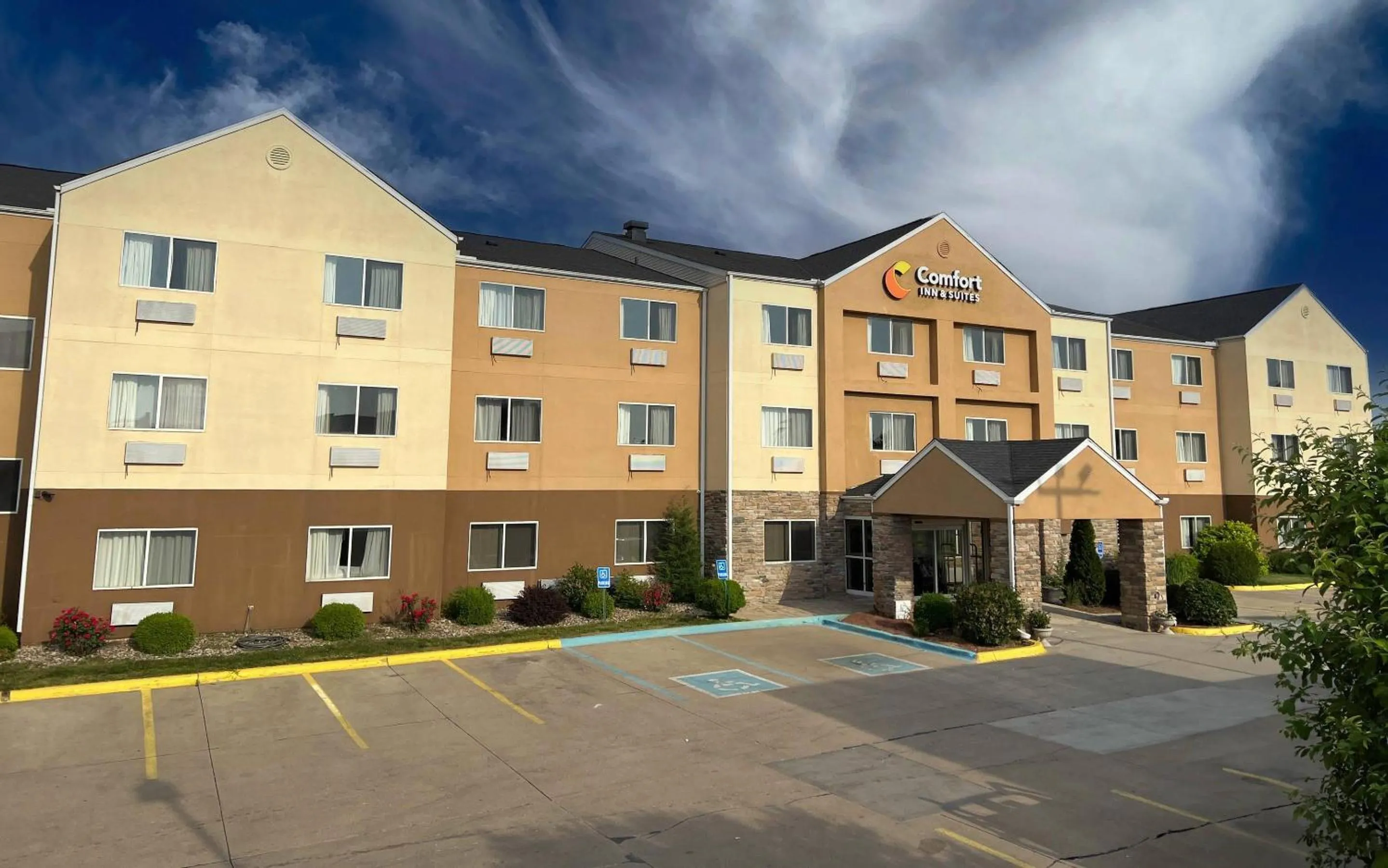 Property building in Comfort Inn & Suites Coralville - Iowa City near Iowa River Landing