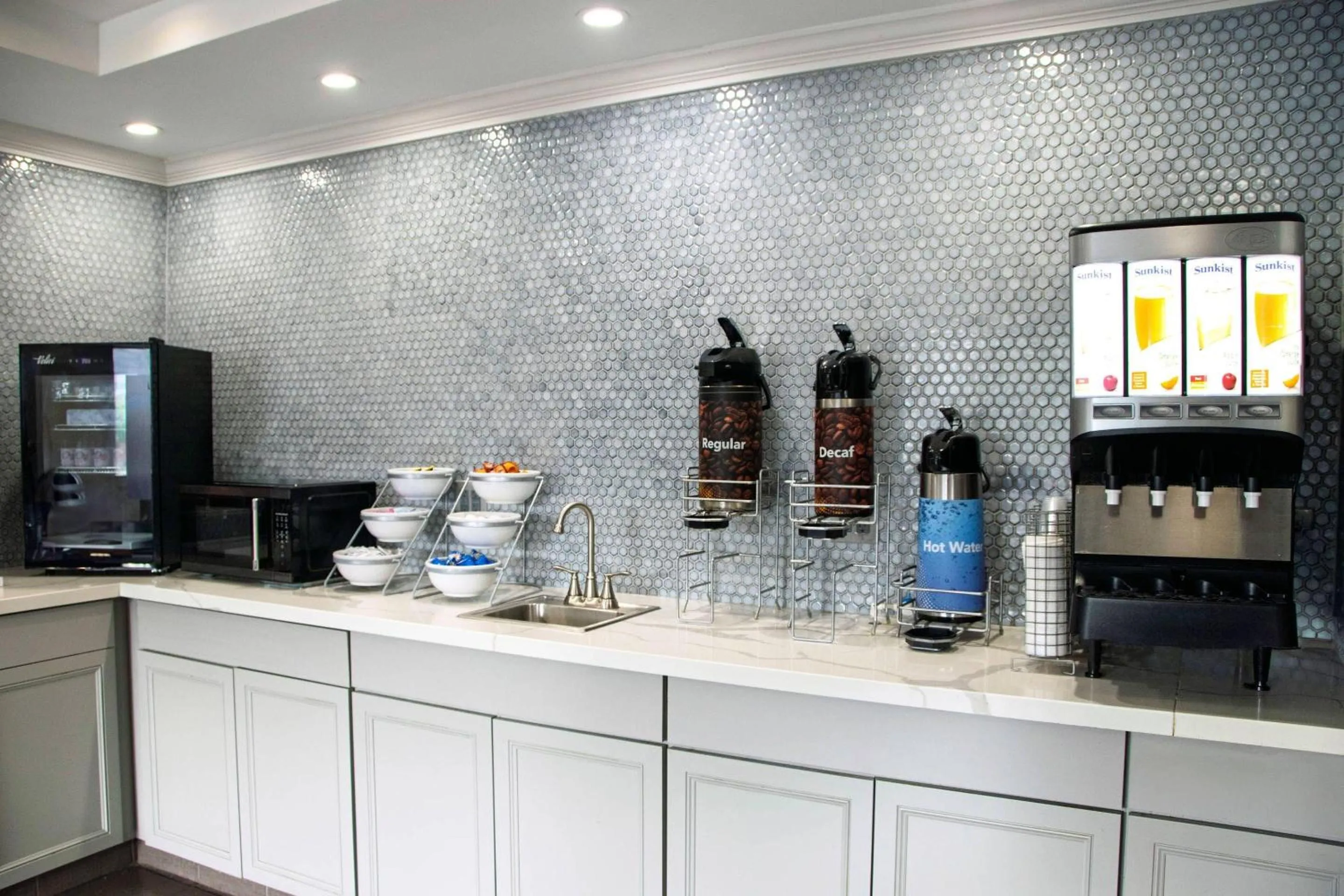 Breakfast in Comfort Inn & Suites Coralville - Iowa City near Iowa River Landing