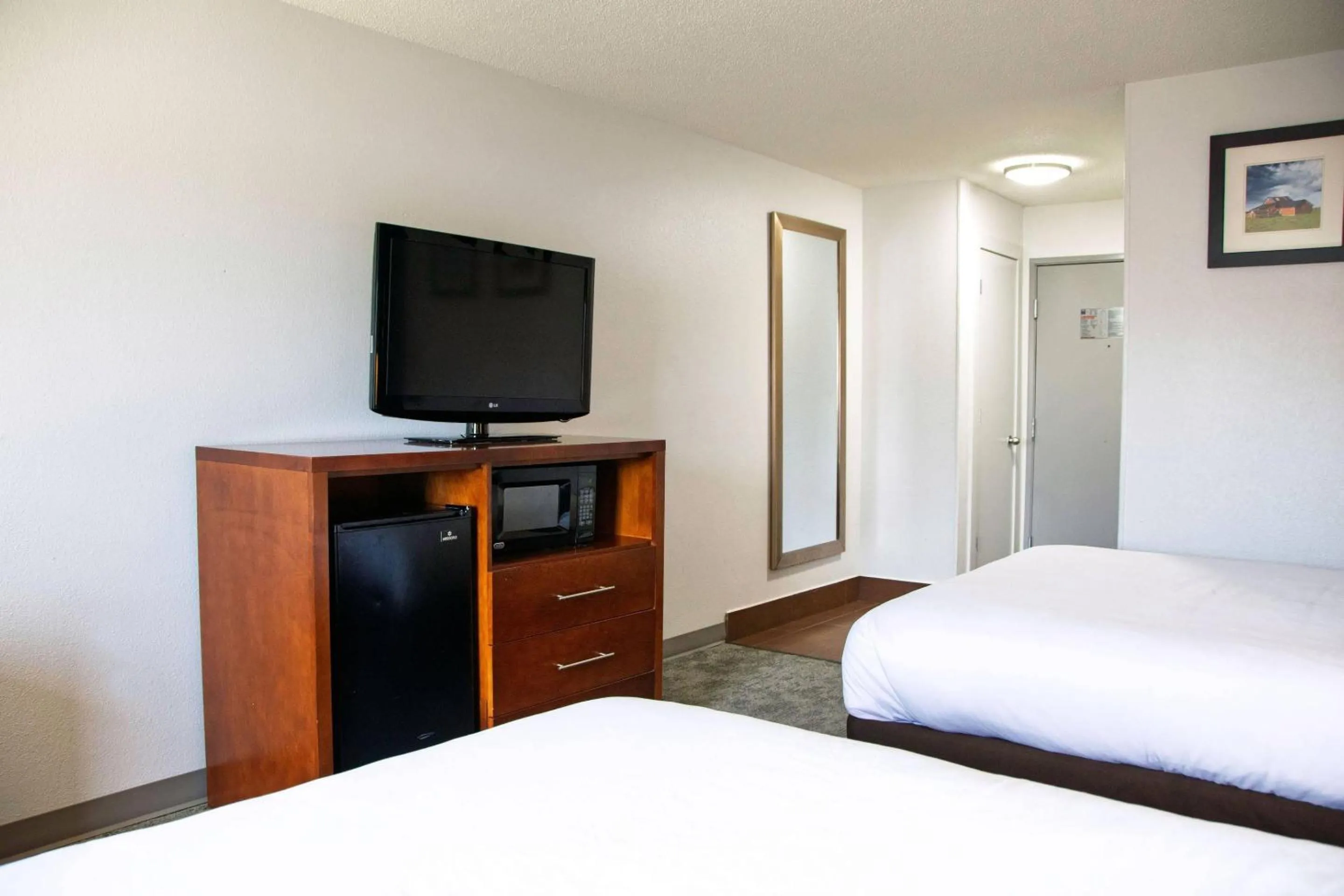 Bedroom, Bed in Comfort Inn & Suites Coralville - Iowa City near Iowa River Landing