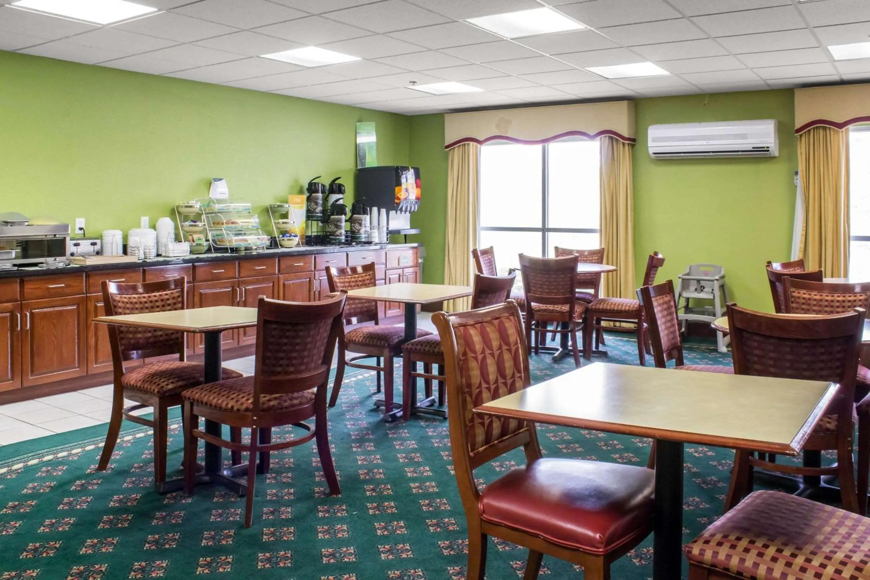 Restaurant/places to eat in Quality Inn & Suites Sioux City Southeast