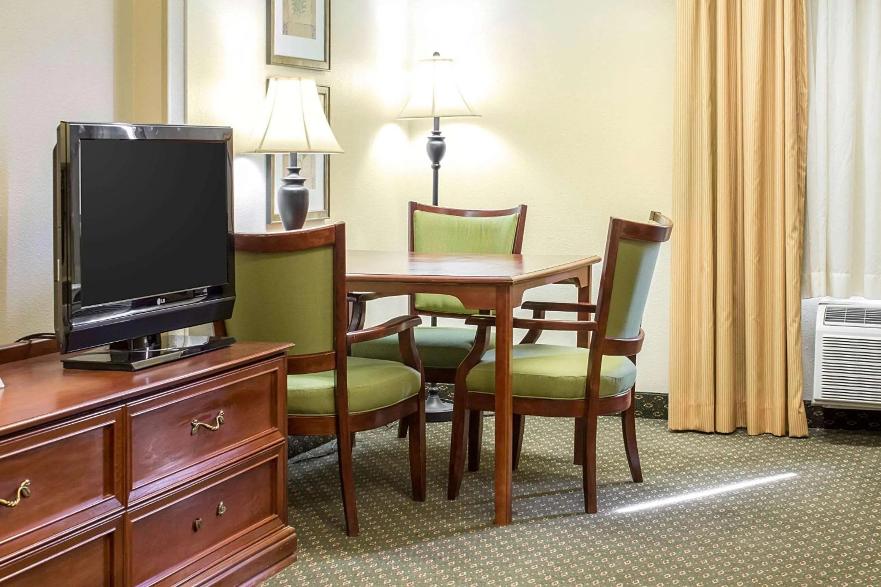 Photo of the whole room in Quality Inn & Suites Sioux City Southeast