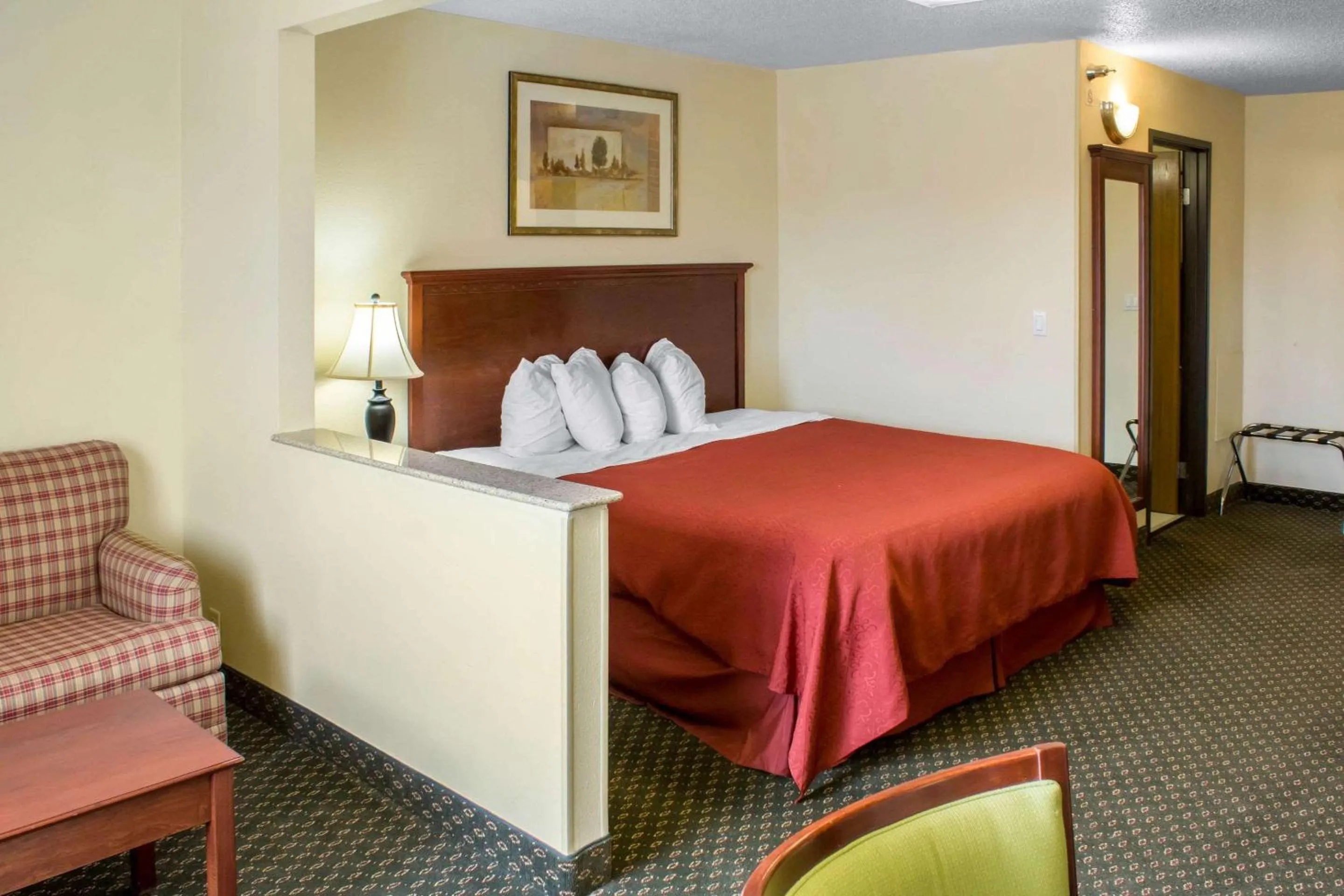 Photo of the whole room, Bed in Quality Inn & Suites Sioux City Southeast