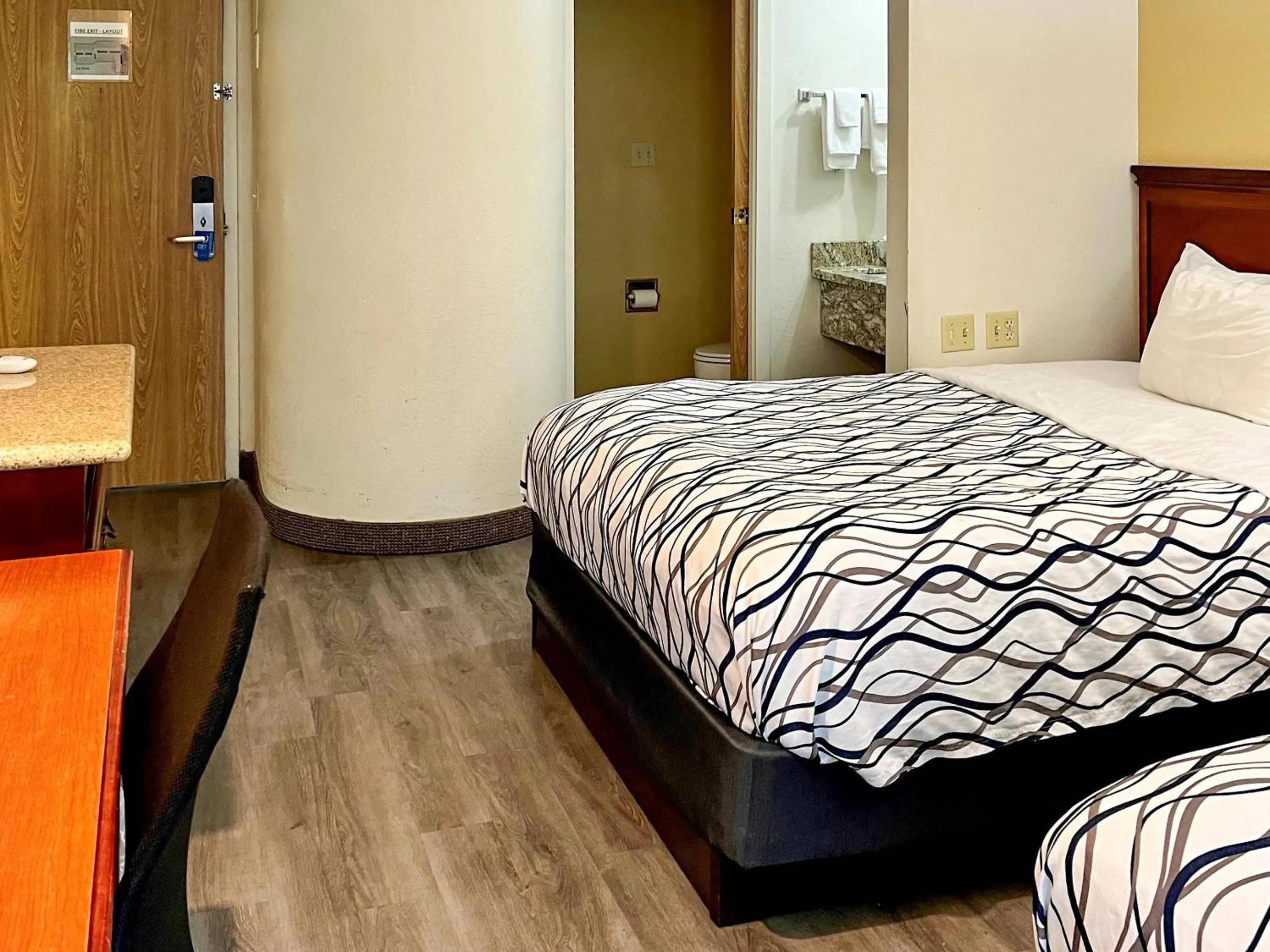 Bedroom, Bed in Rodeway Inn Boise Airport