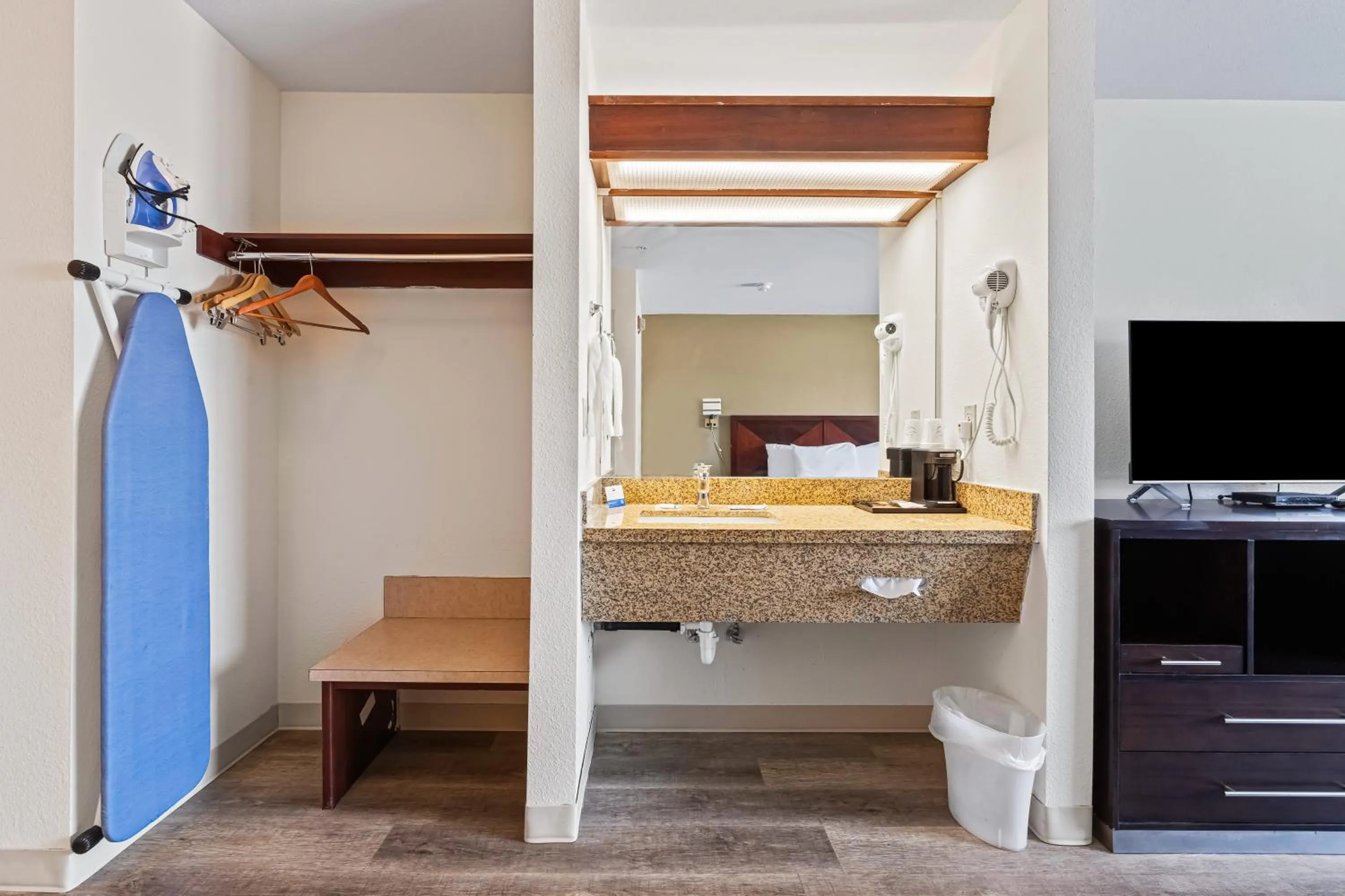 Bathroom in Rodeway Inn & Suites Nampa