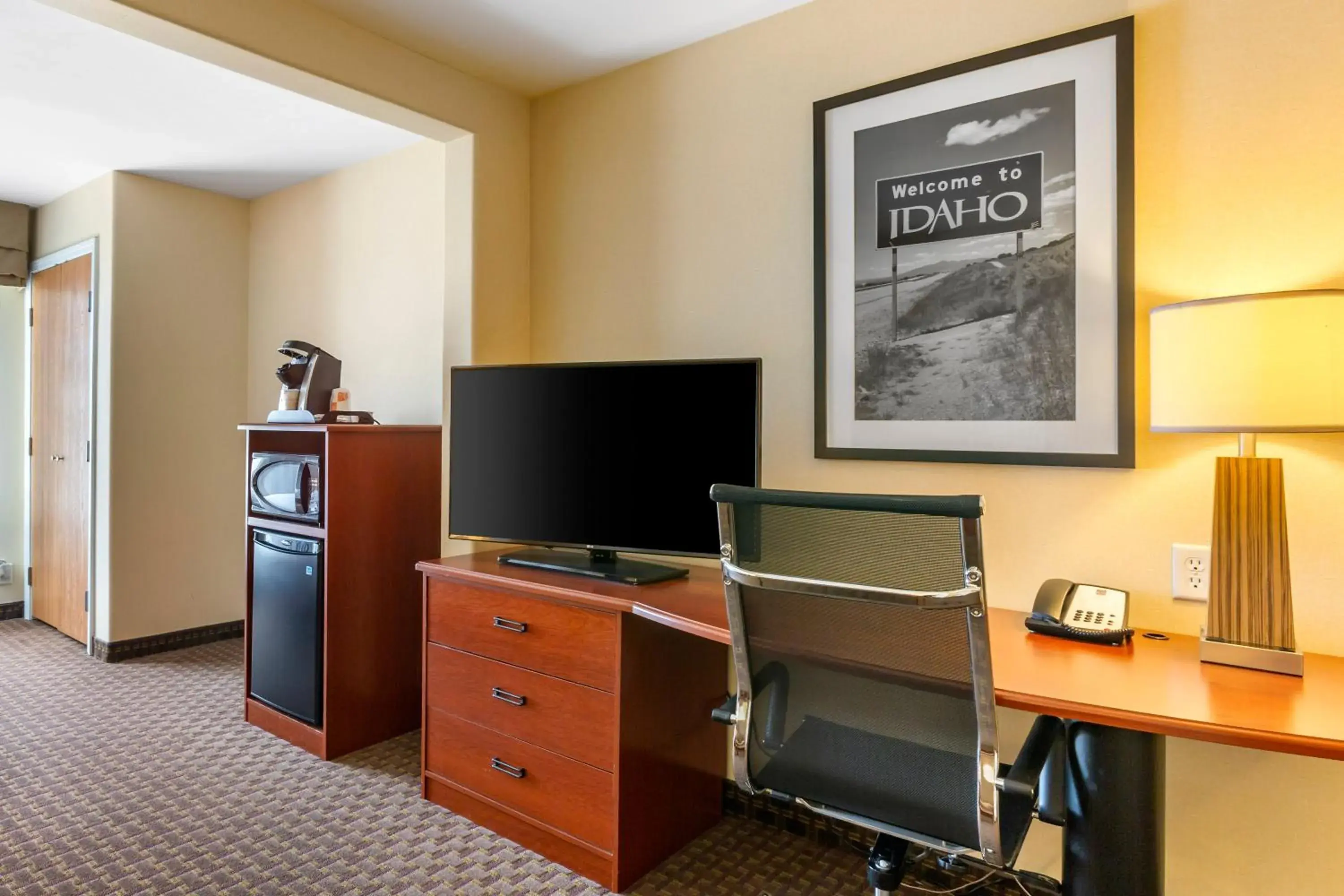 King Room with Walk-in Shower - Non-Smoking/Pet-Friendly in Garner Hotel Idaho Falls Southwest by IHG King Room with Walk-in Shower - Non-Smoking/Pet-Friendly in Garner Hotel Idaho Falls Southwest by IHG