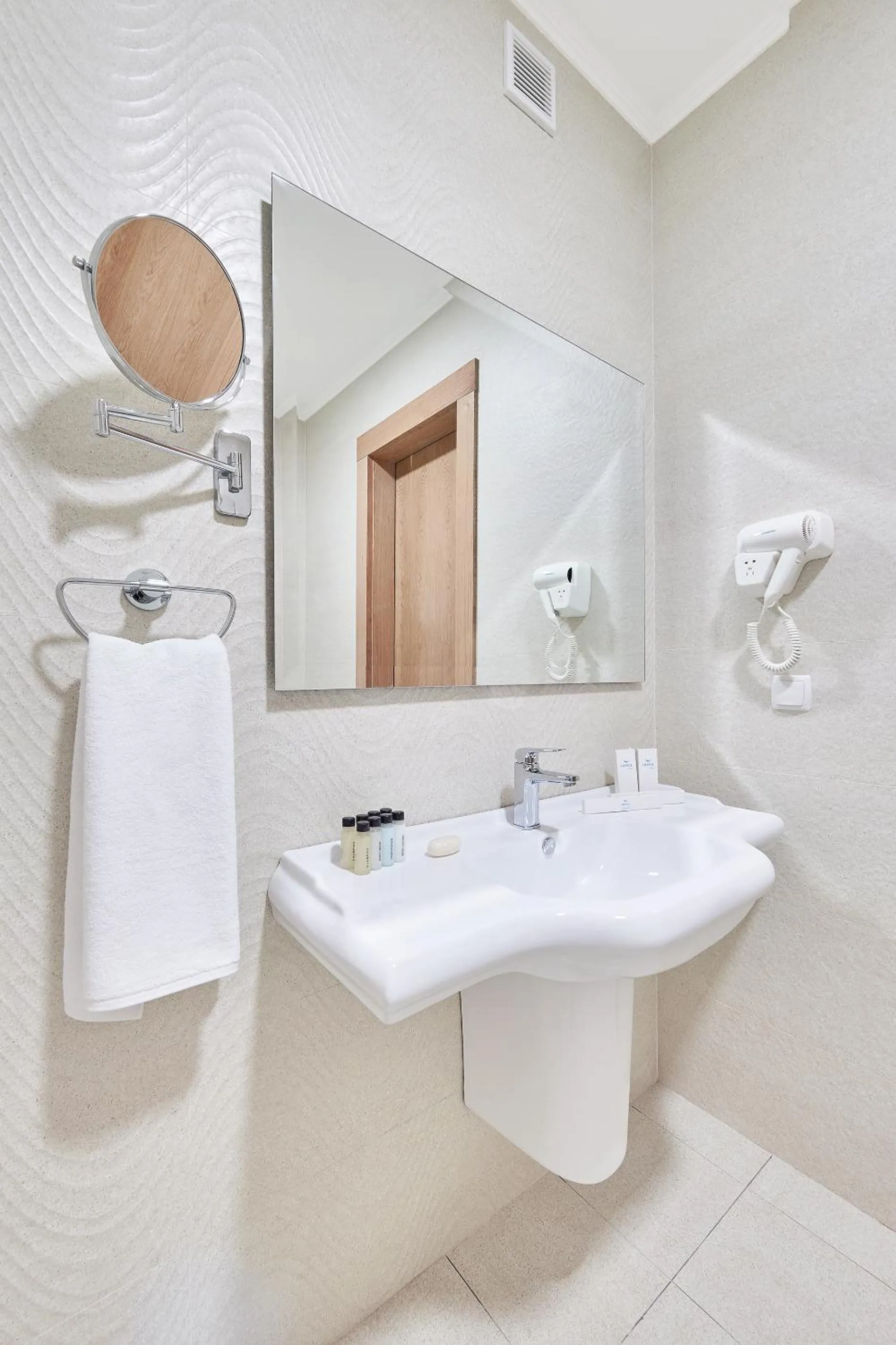 Bathroom in Praga Hotel