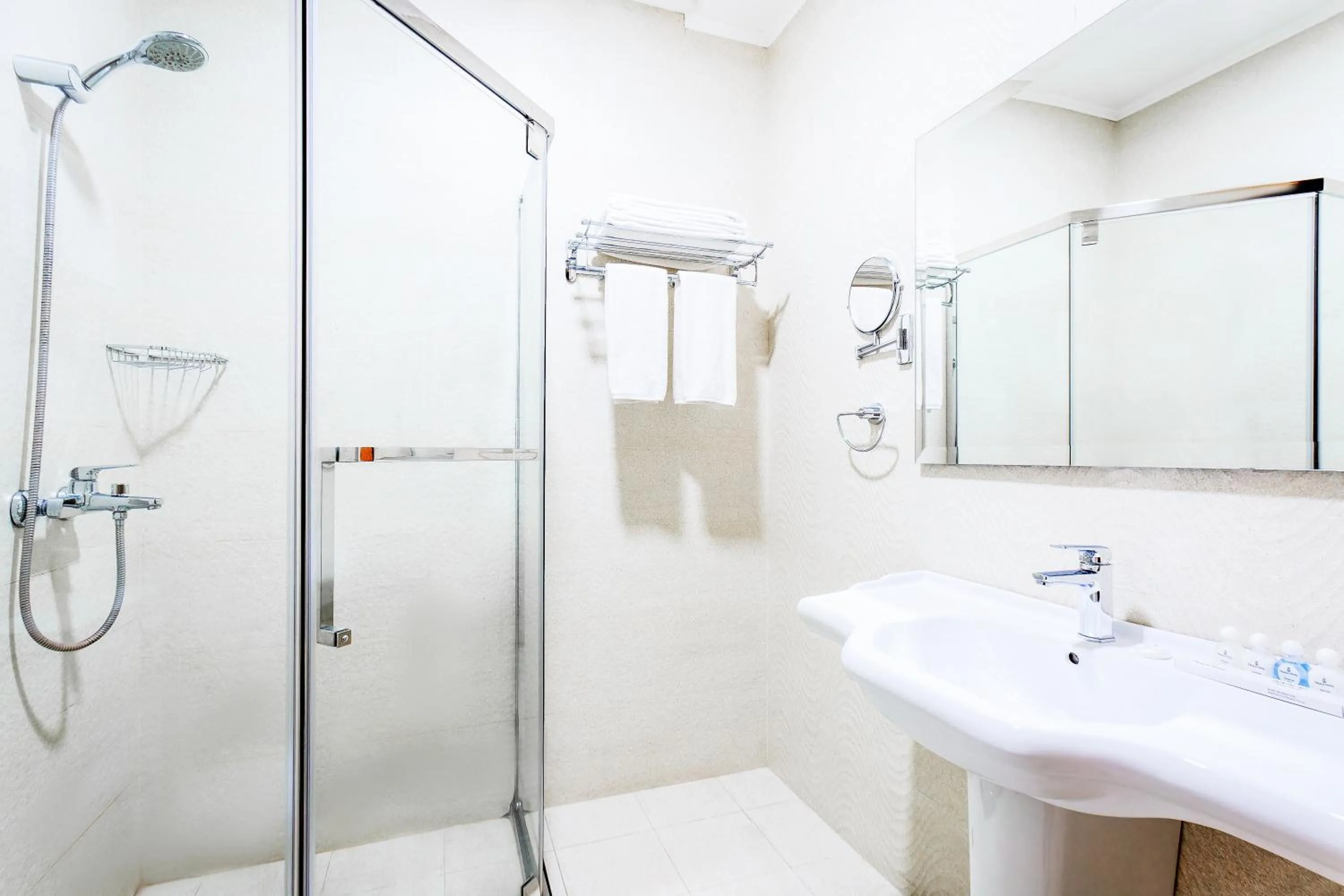 Shower in Praga Hotel