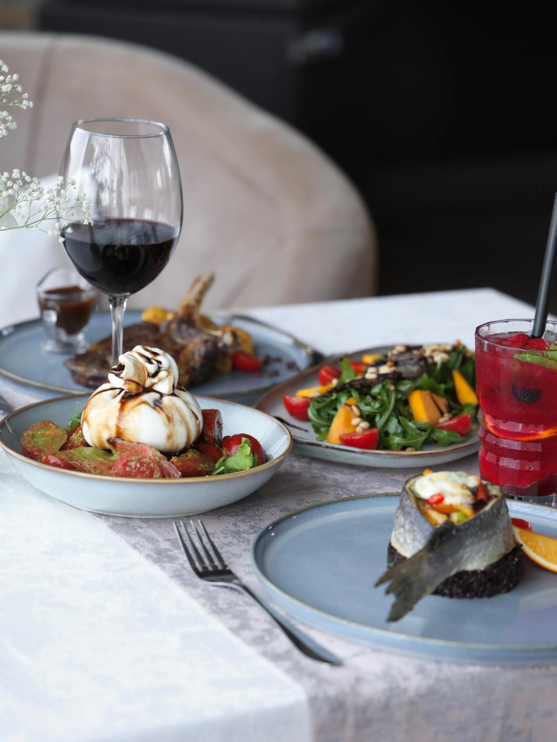 Restaurant/places to eat in Praga Hotel