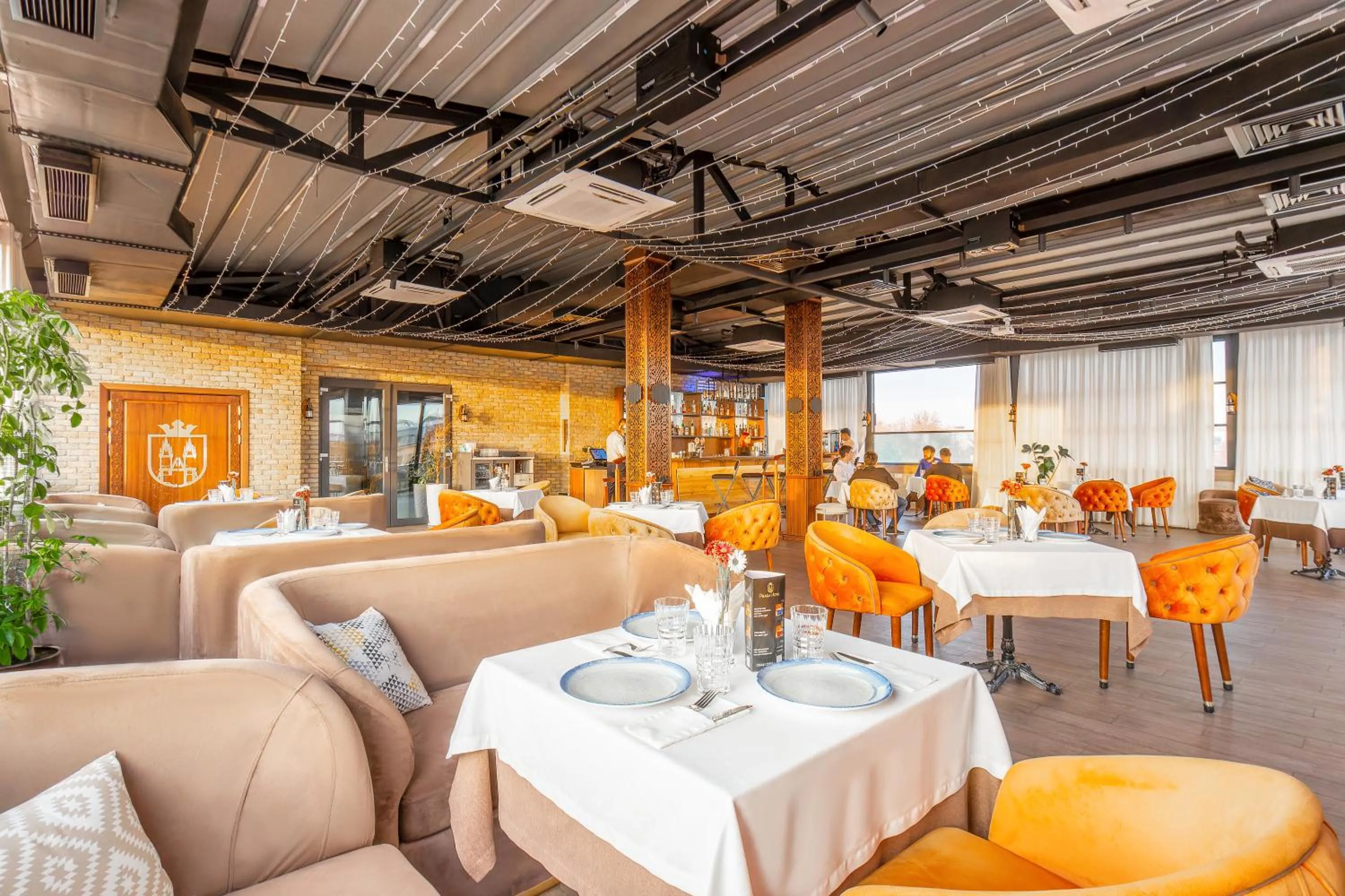 Restaurant/places to eat in Praga Hotel