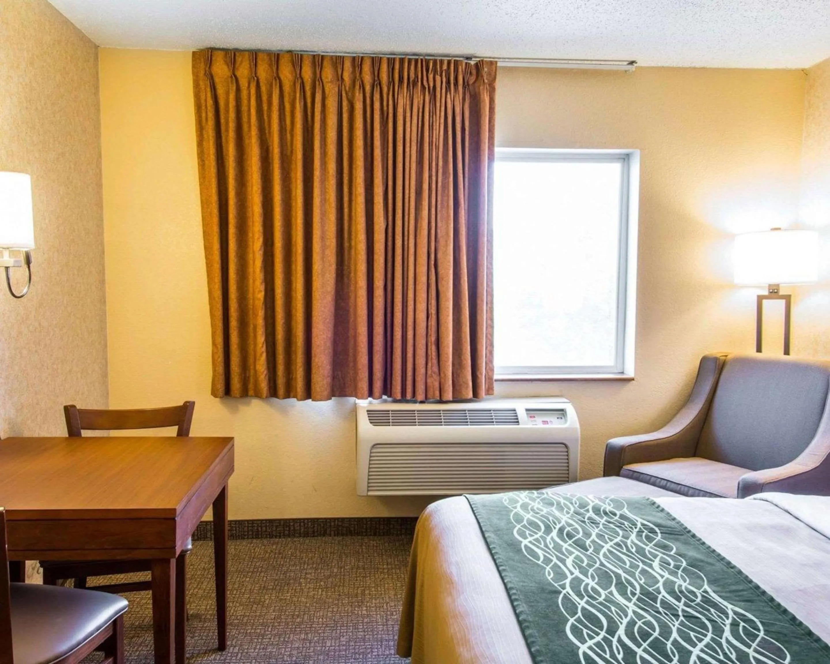 Photo of the whole room, Bed in Quality Inn Lewiston