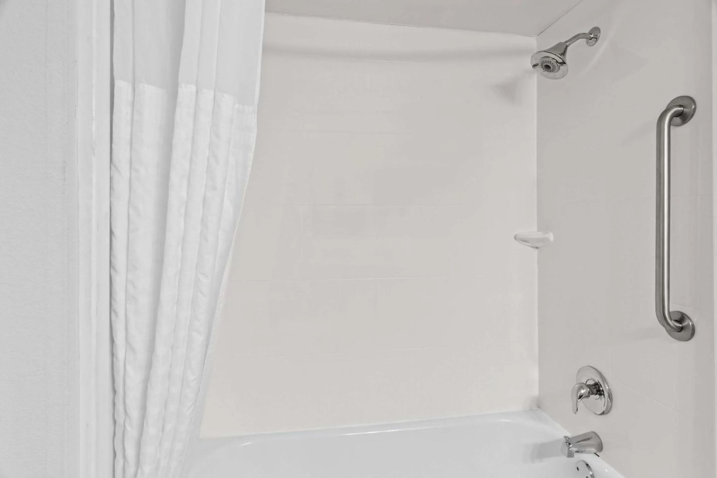 Bedroom in Comfort Inn & Suites near Tinley Park Amphitheater