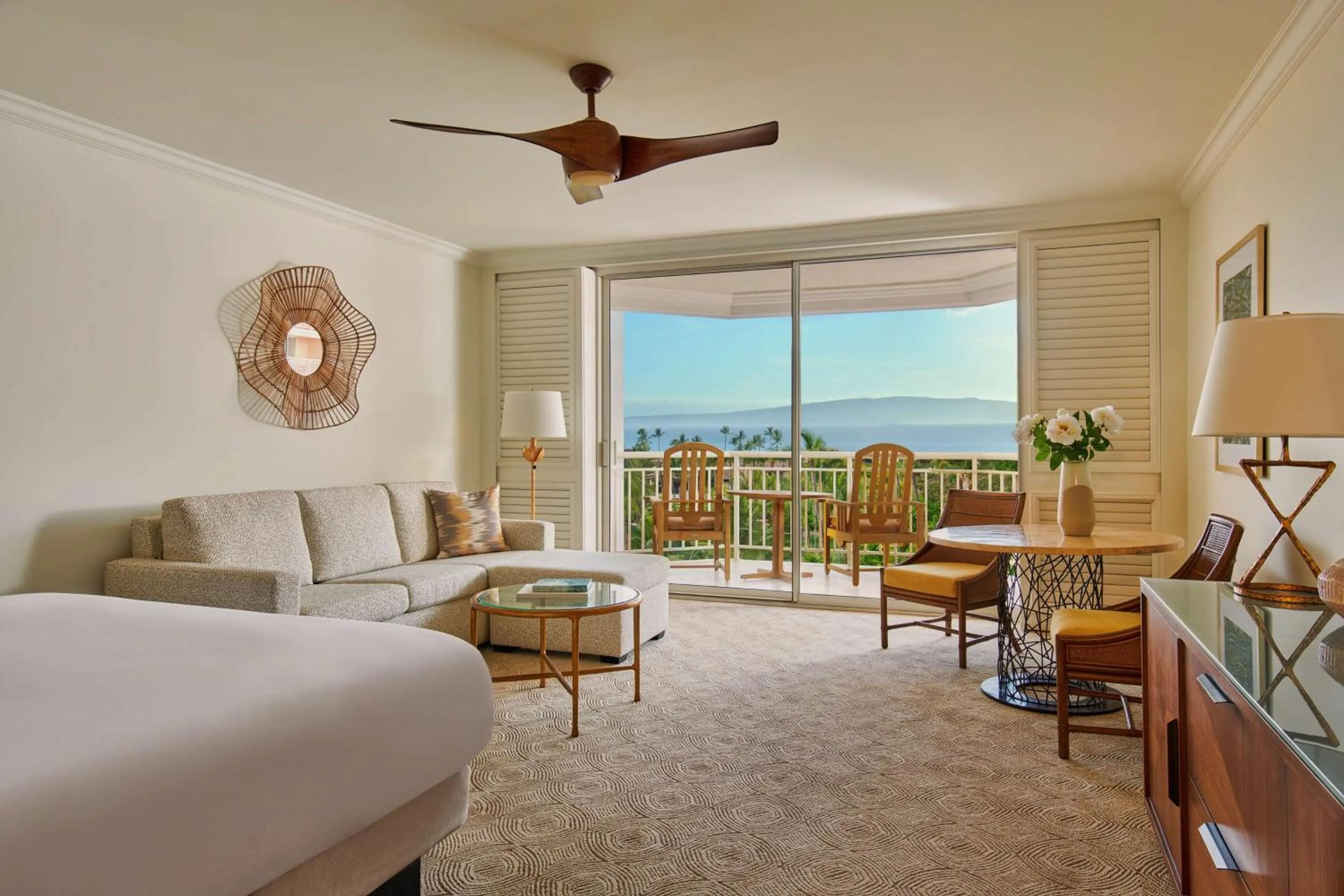 Living room, Bed in Grand Wailea Resort Hotel & Spa, A Waldorf Astoria Resort