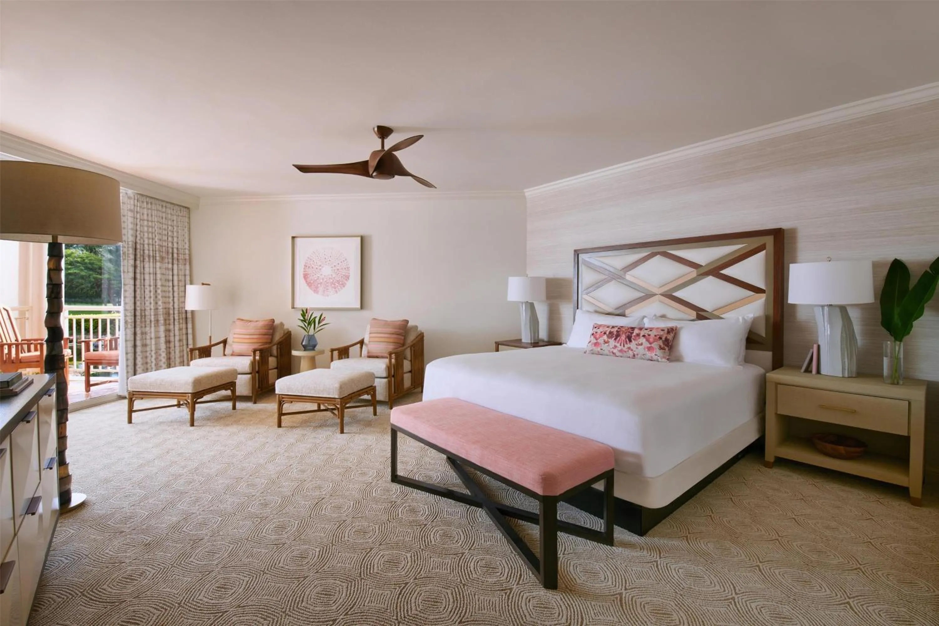 Living room, Bed in Grand Wailea Resort Hotel & Spa, A Waldorf Astoria Resort