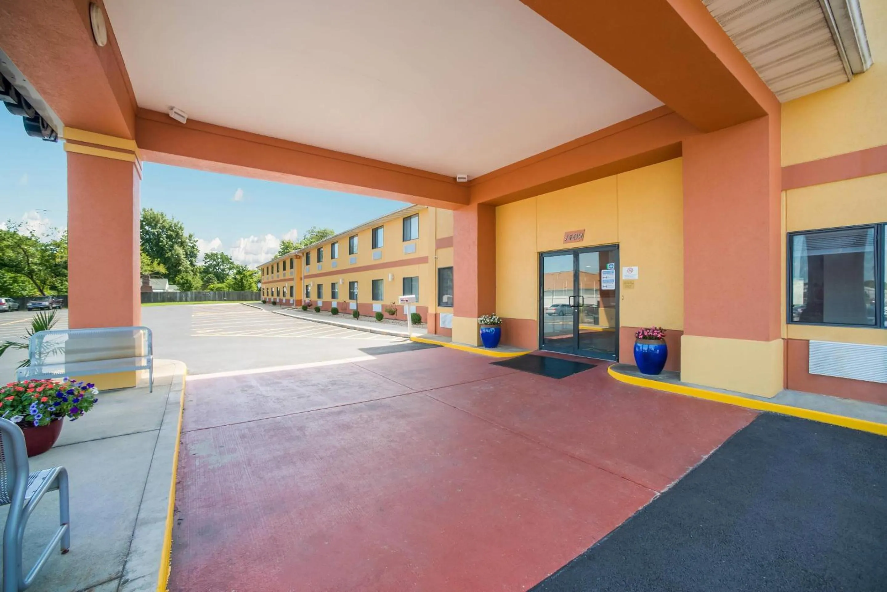 Property building in Quality Inn O'Fallon IL - St Louis