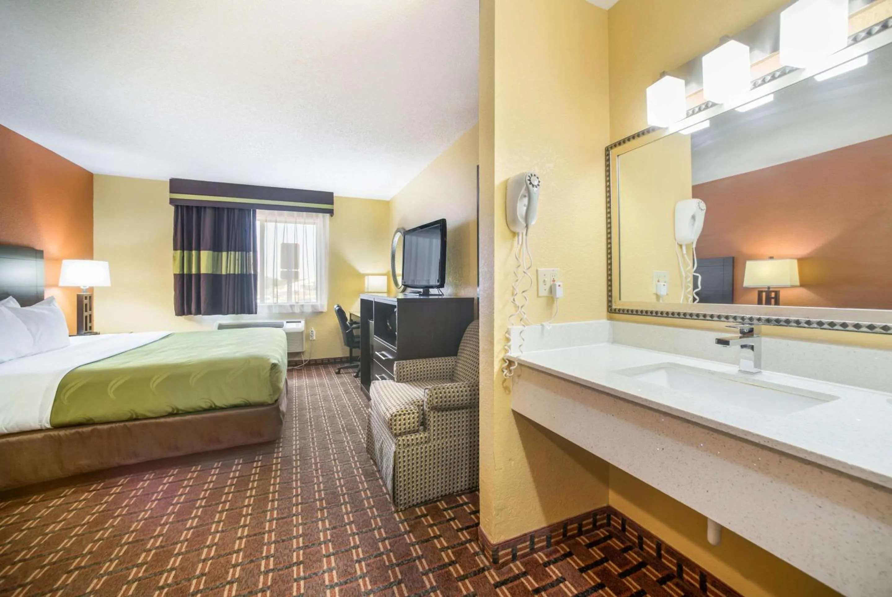 King Room - Non-Smoking in Quality Inn O'Fallon IL - St Louis