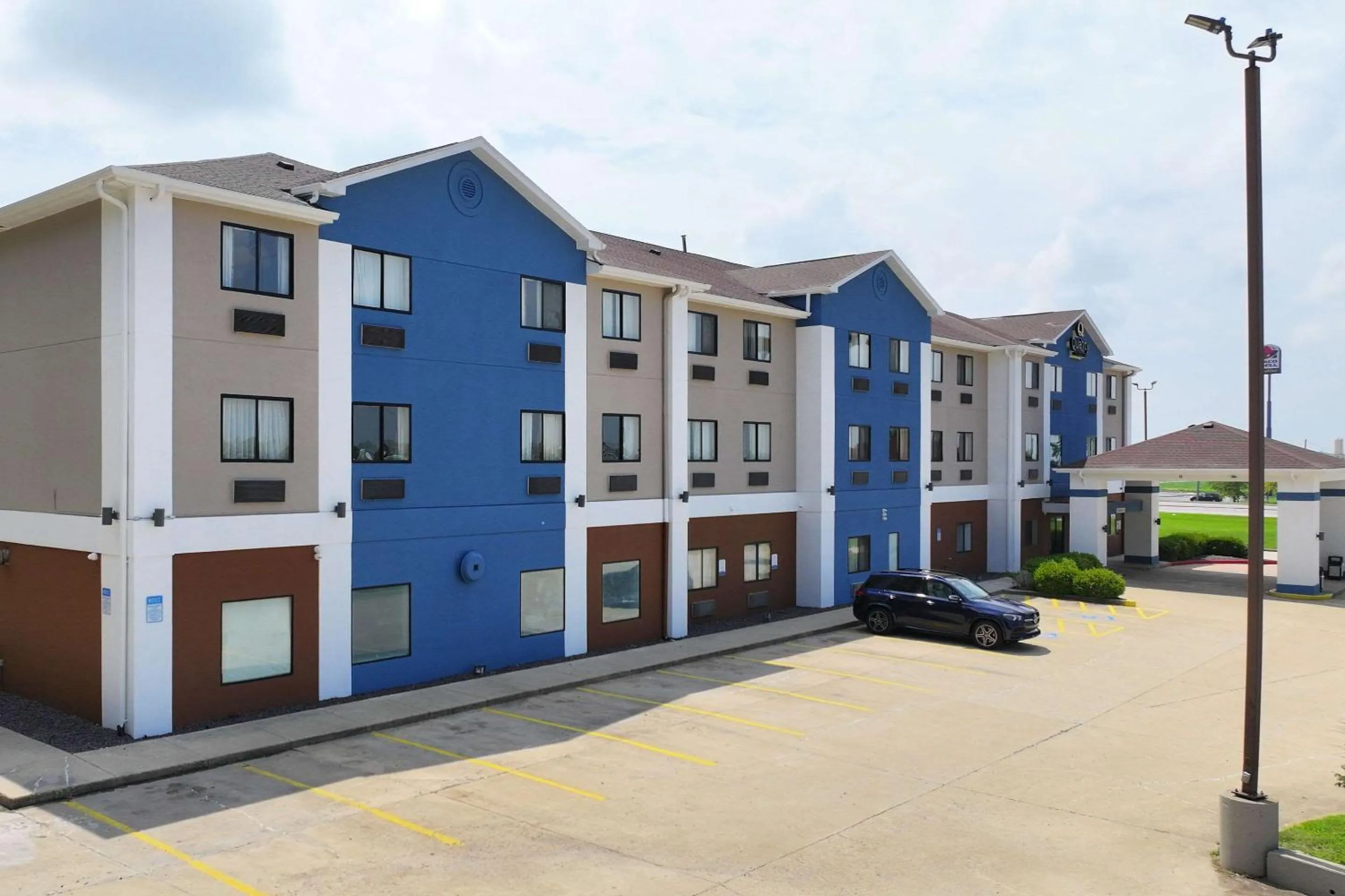 Property building in Quality Inn & Suites Caseyville - St Louis