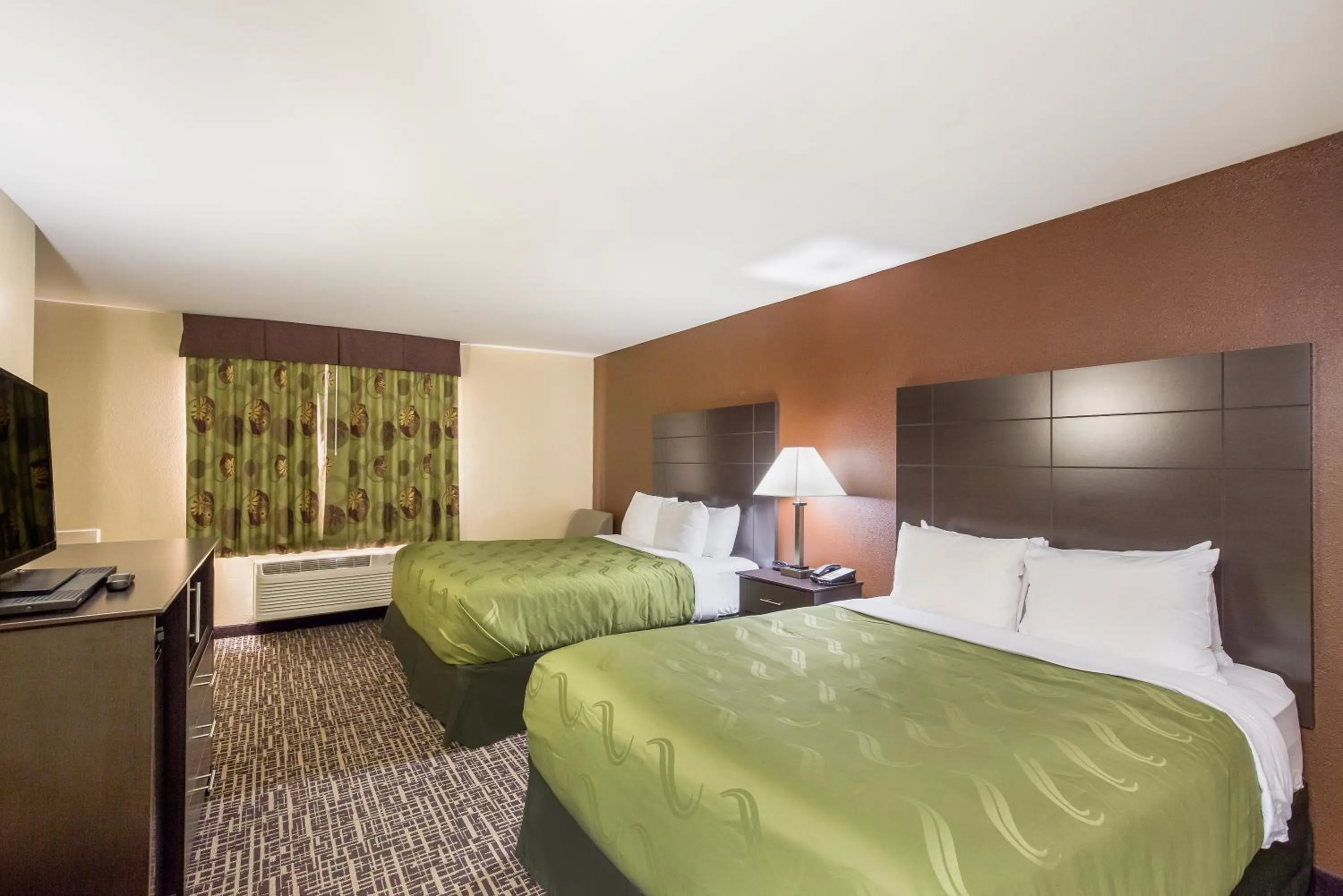 Bedroom, Bed in Quality Inn & Suites Caseyville - St Louis