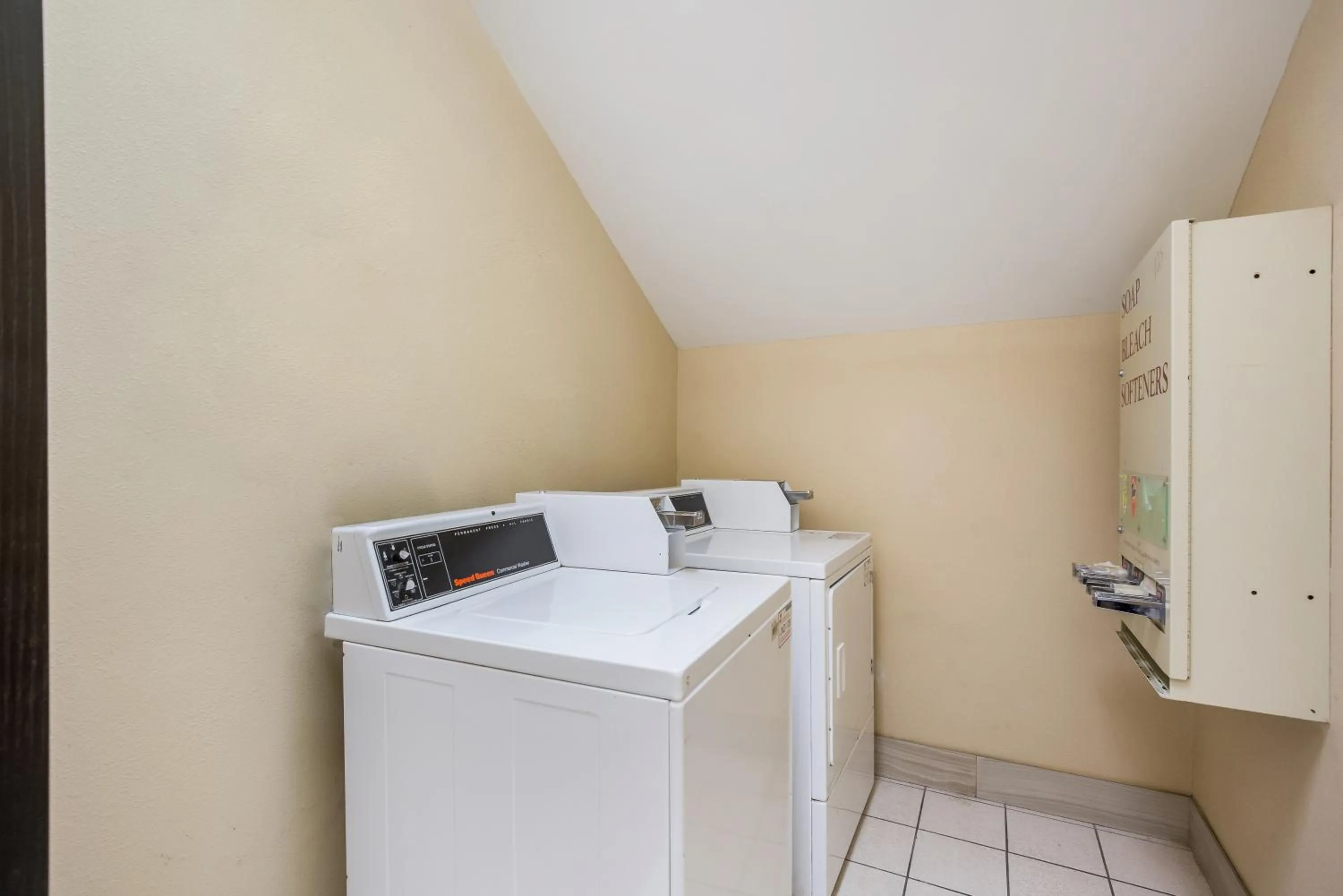 washing machine in Quality Inn & Suites Caseyville - St Louis