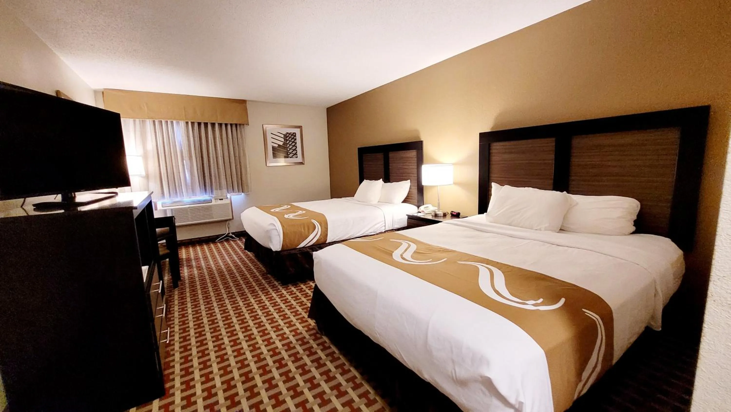Guests, Bed in Quality Inn & Suites