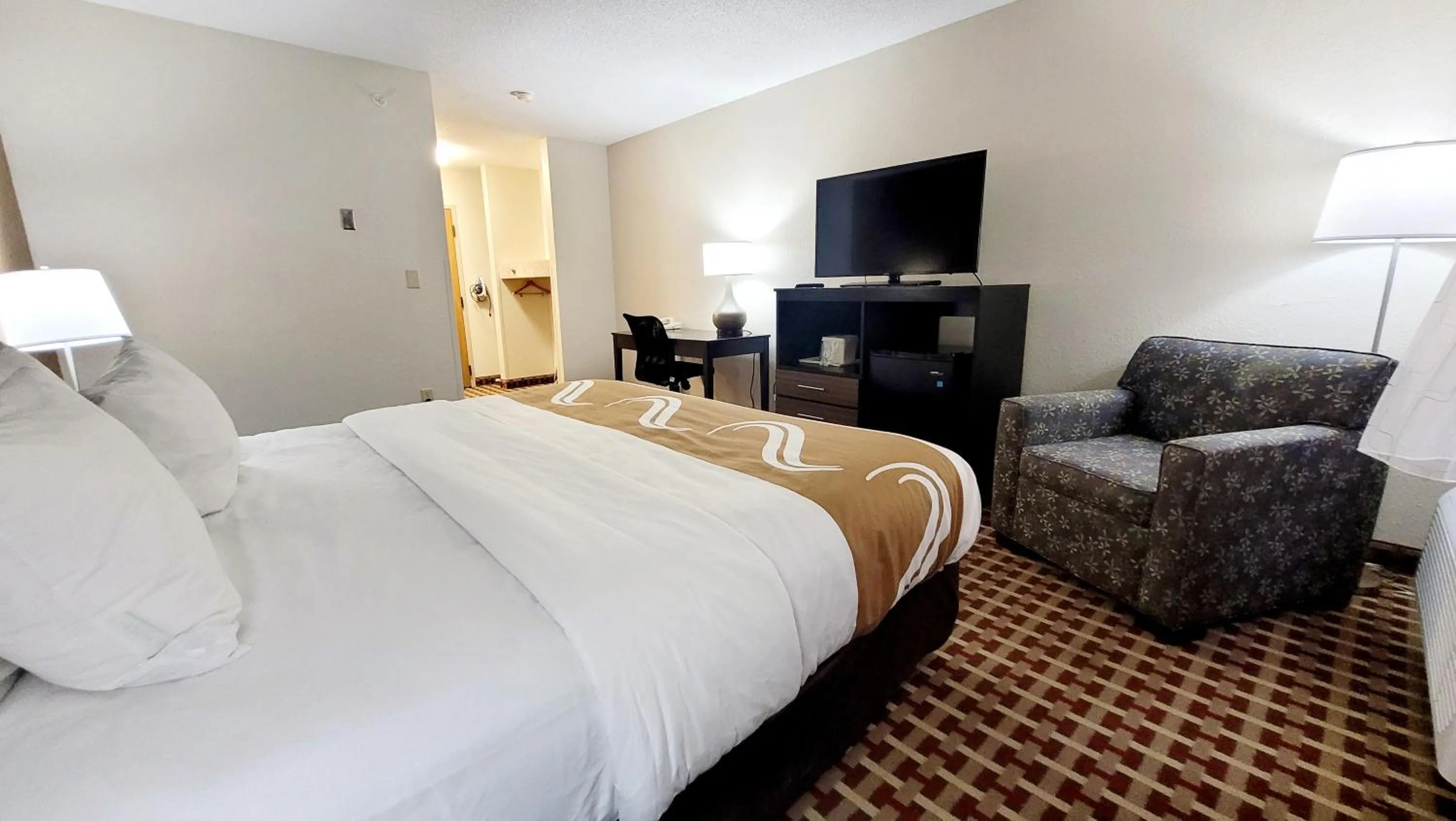 Photo of the whole room, Bed in Quality Inn & Suites