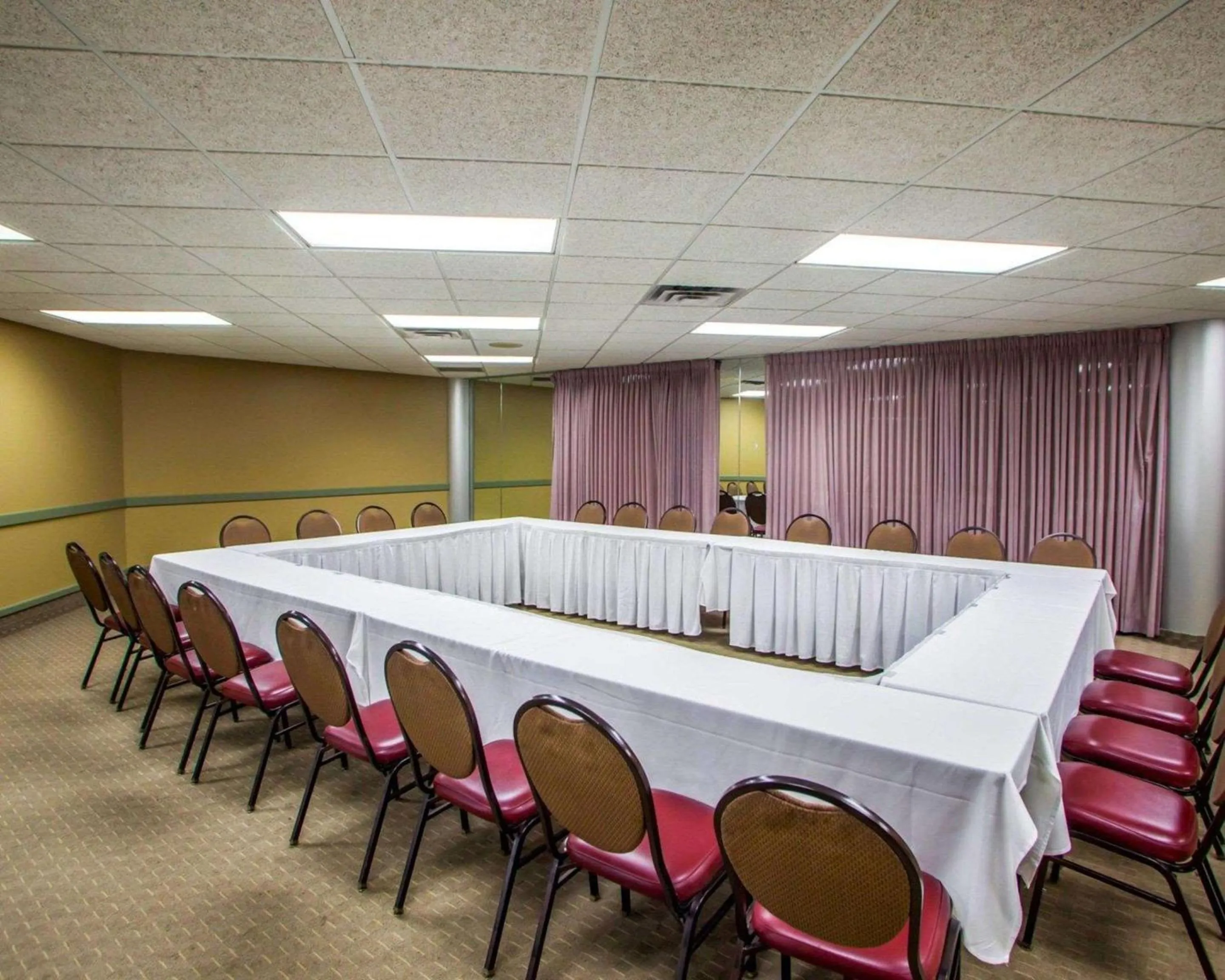Meeting/conference room in Quality Inn & Suites Orland Park - Chicago