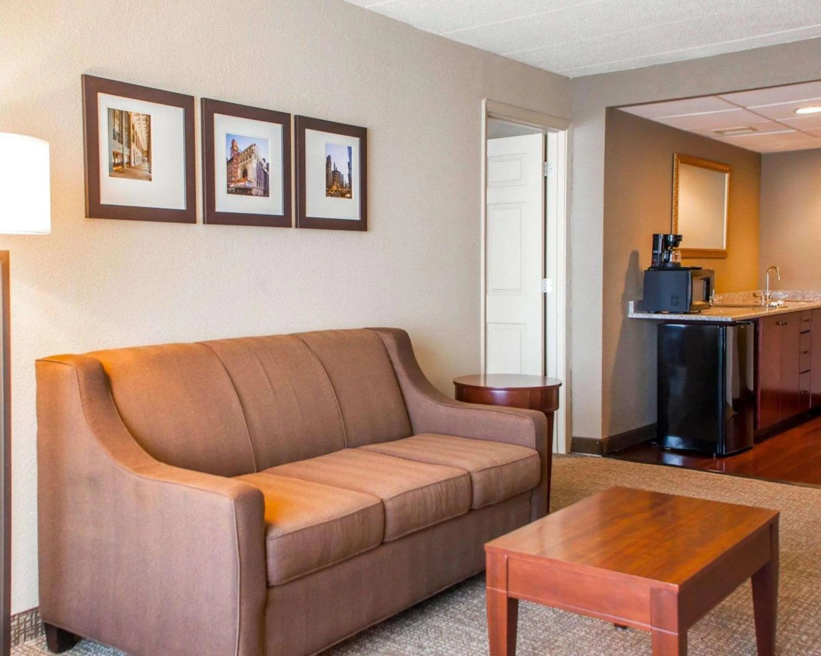 Bedroom in Quality Inn & Suites Orland Park - Chicago