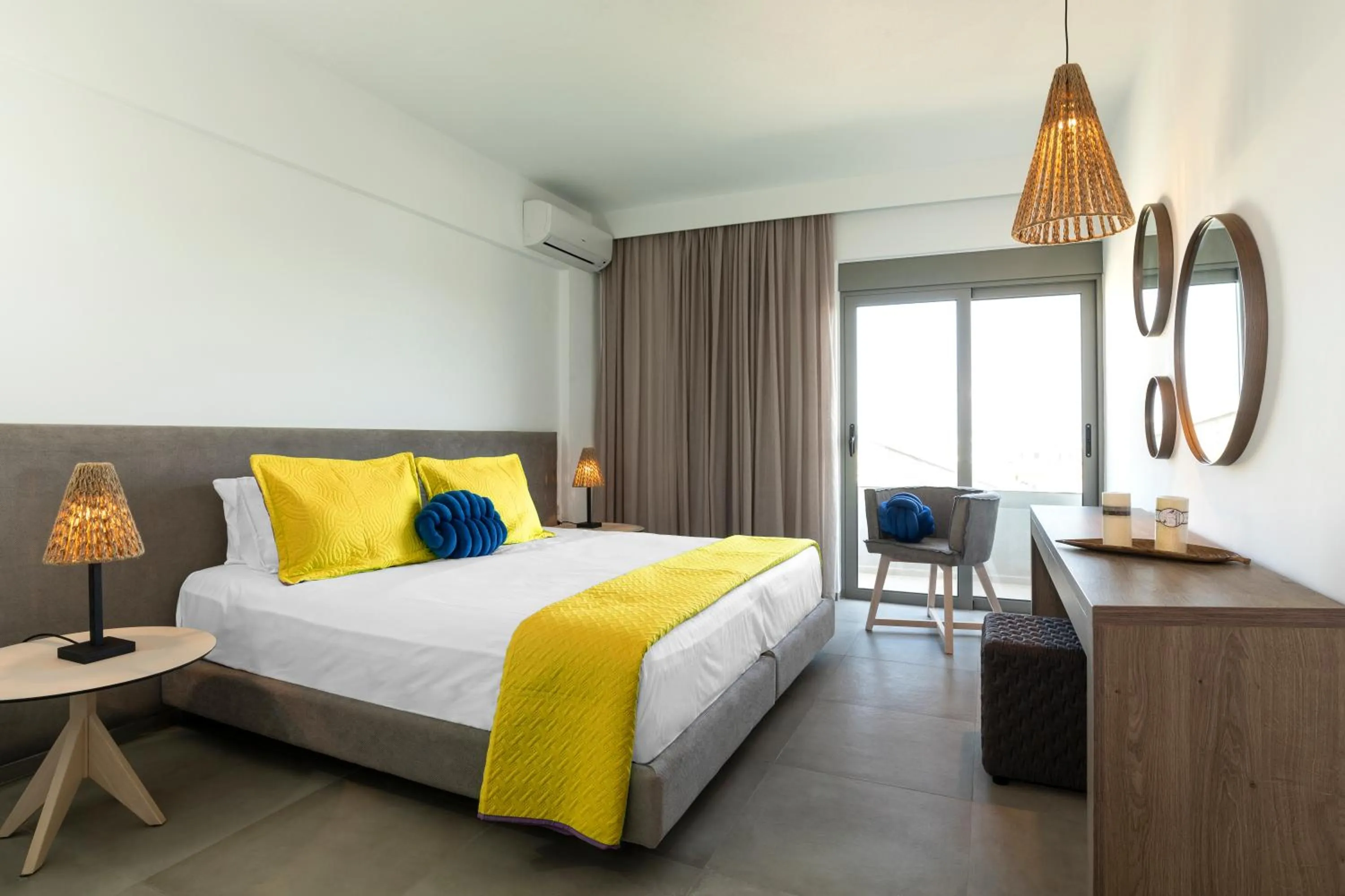 Bed in MIRAGE city APARTMENTS